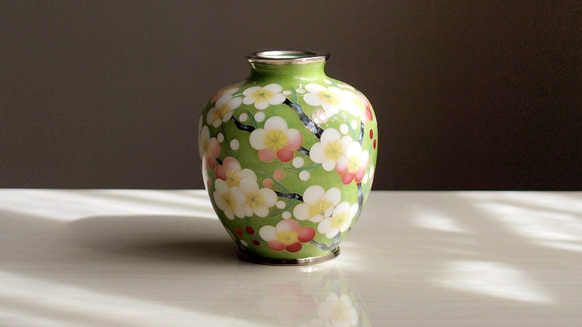 Flower Vase / Owari Cloisonne / Plum / Moegi (Light Green)