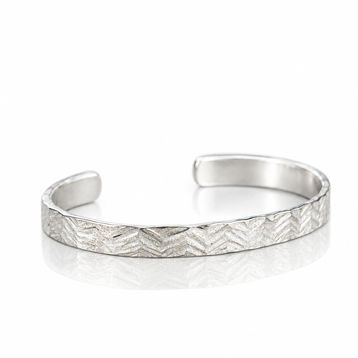 Silver Bangle / Geometric Pattern