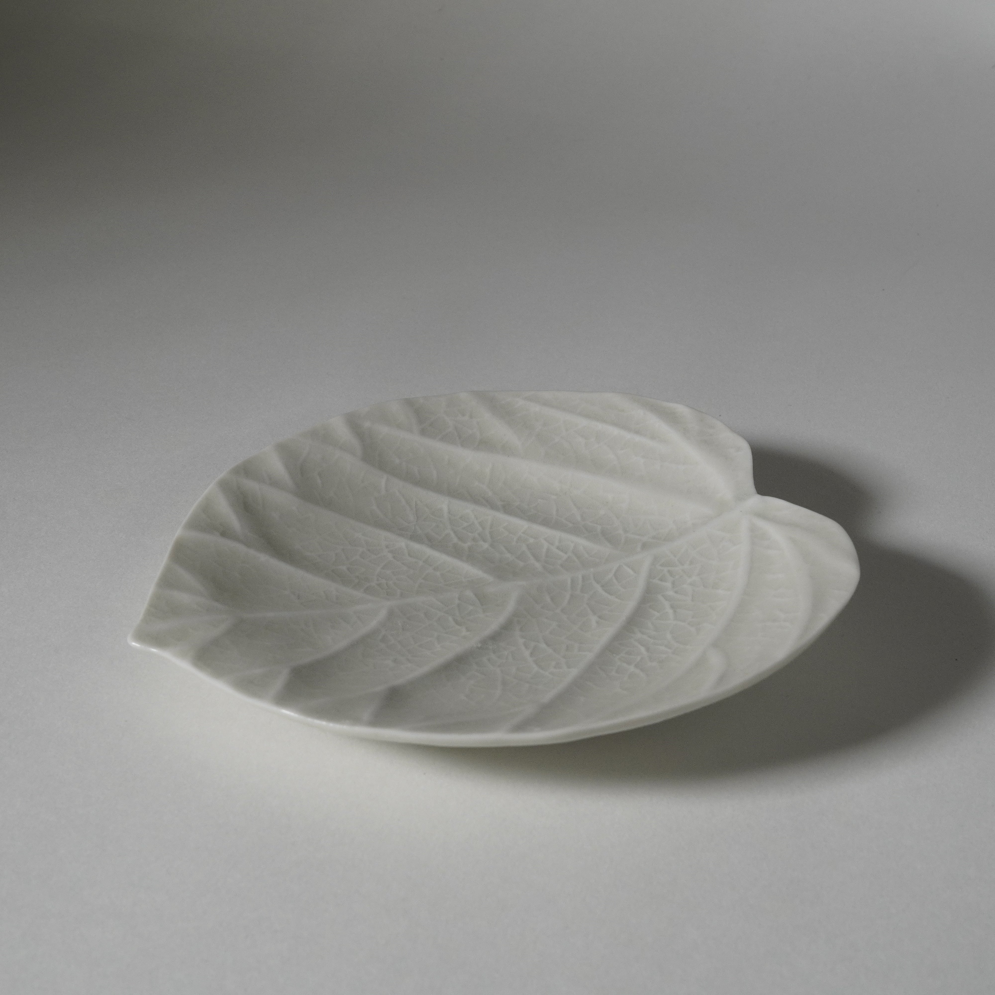 Plate / Ash Blue / Umbellata Leaf / 15cm