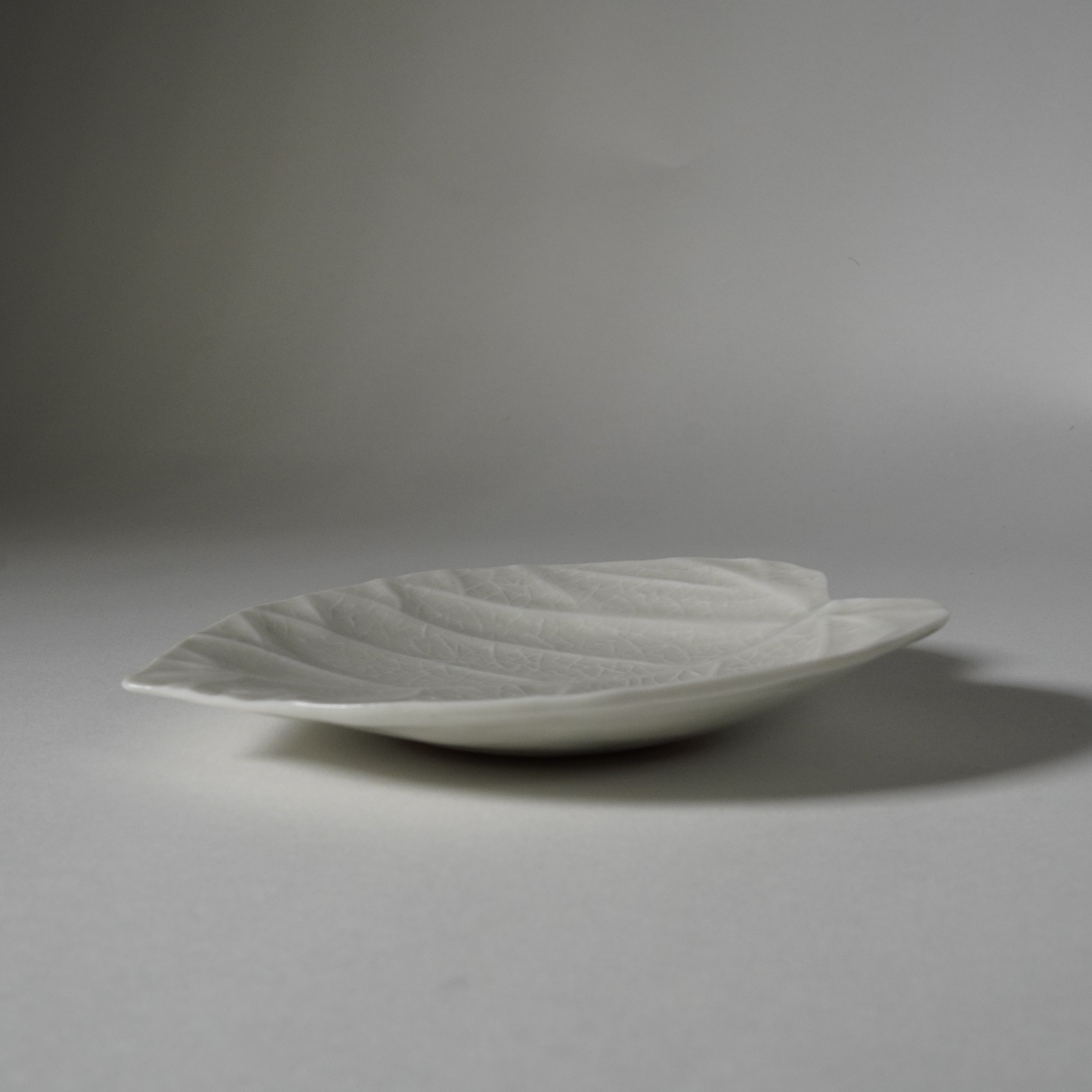 Plate / Ash Blue / Umbellata Leaf / 15cm