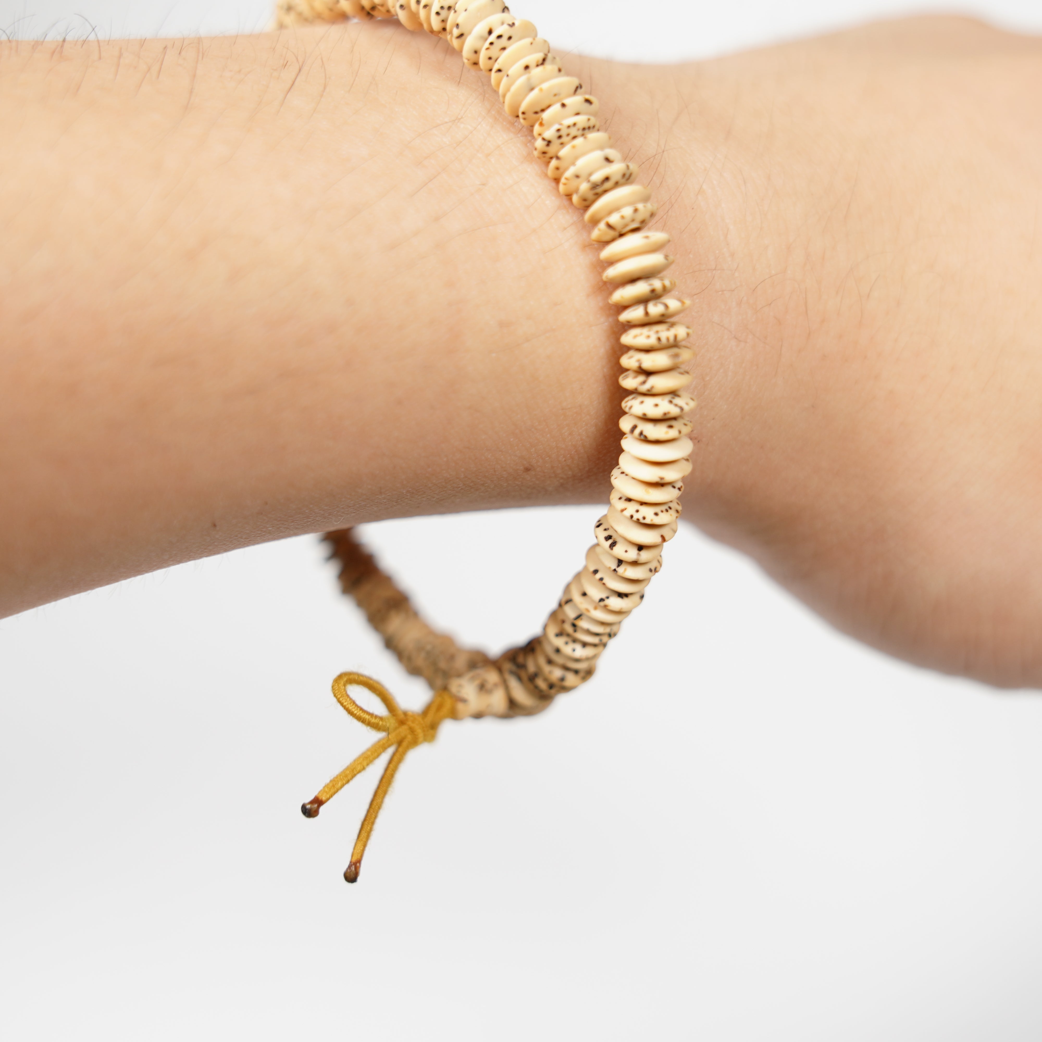 Bracciale nenju / bianco / 108 perle