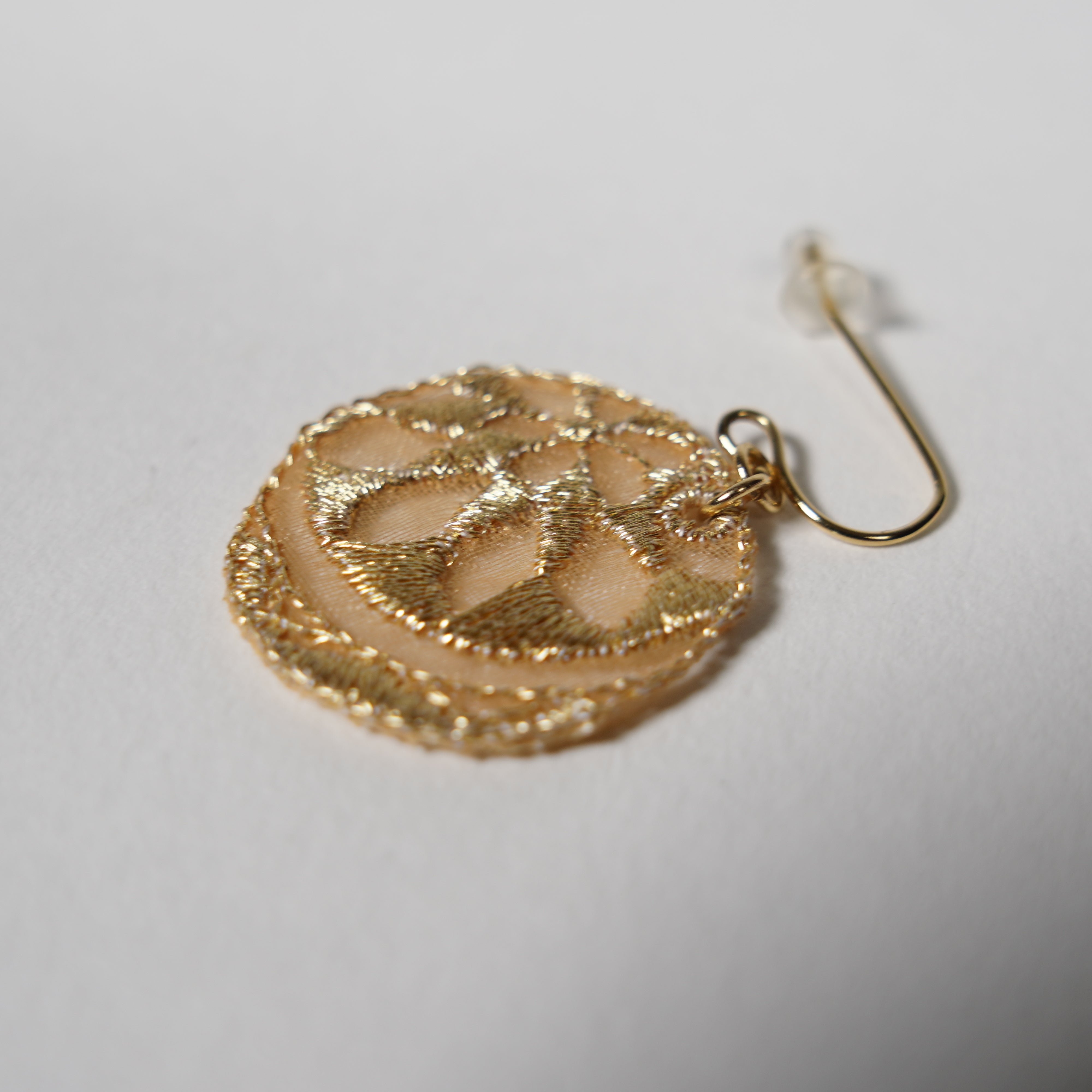 Accesorios de hilo / bordado dorado / aretes / kyo-tempari