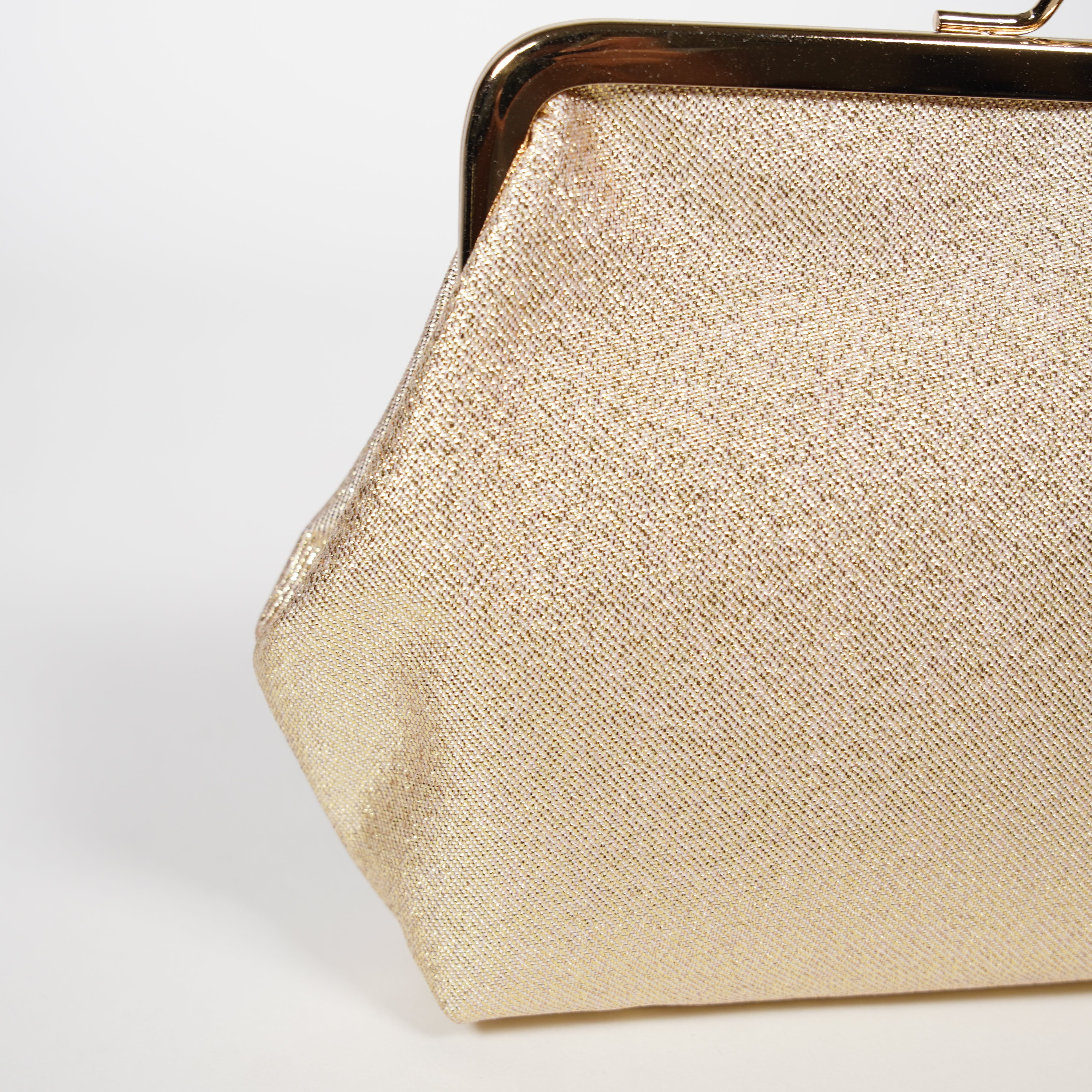 Hilo de oro / bolso con un cierre