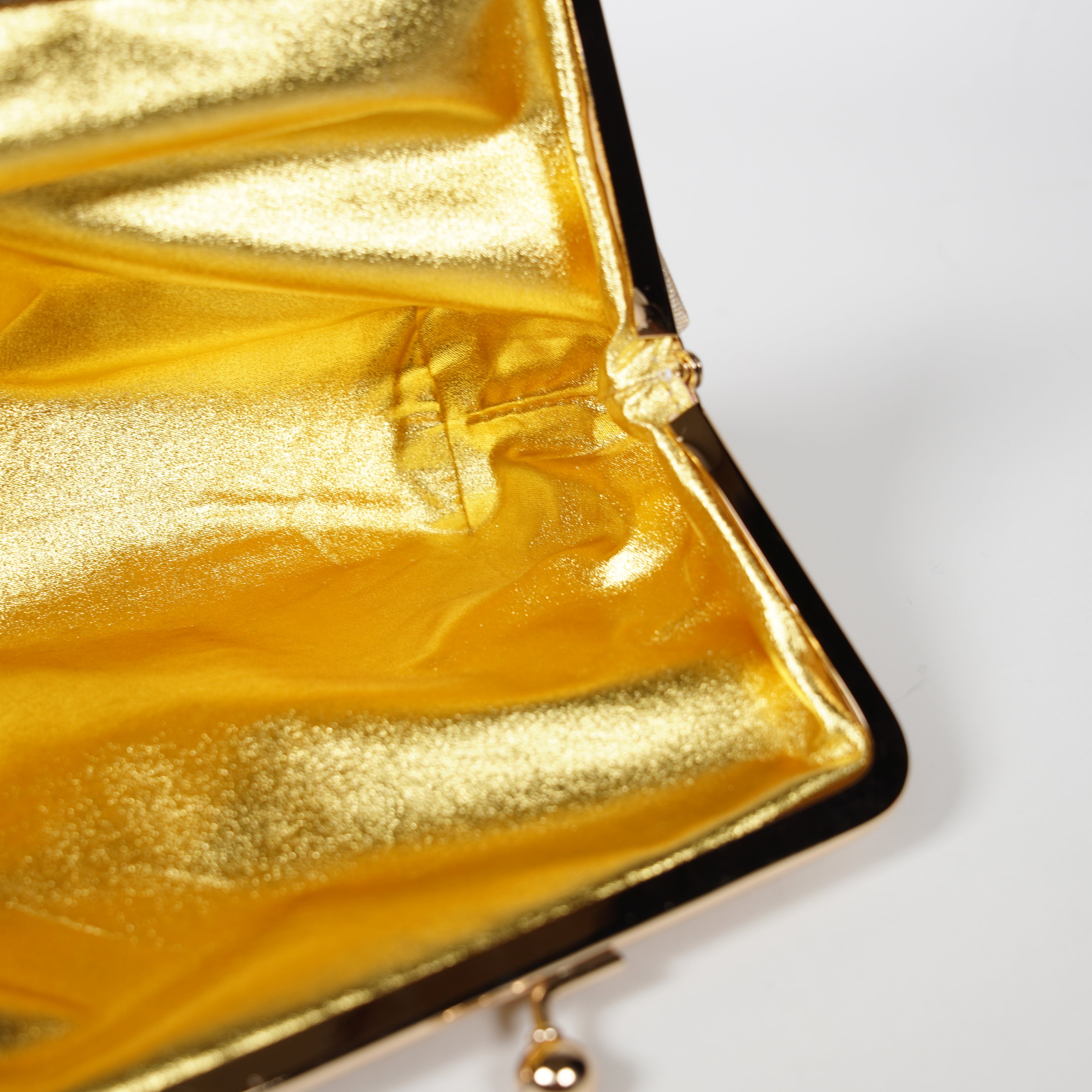Hilo de oro / bolso con un cierre