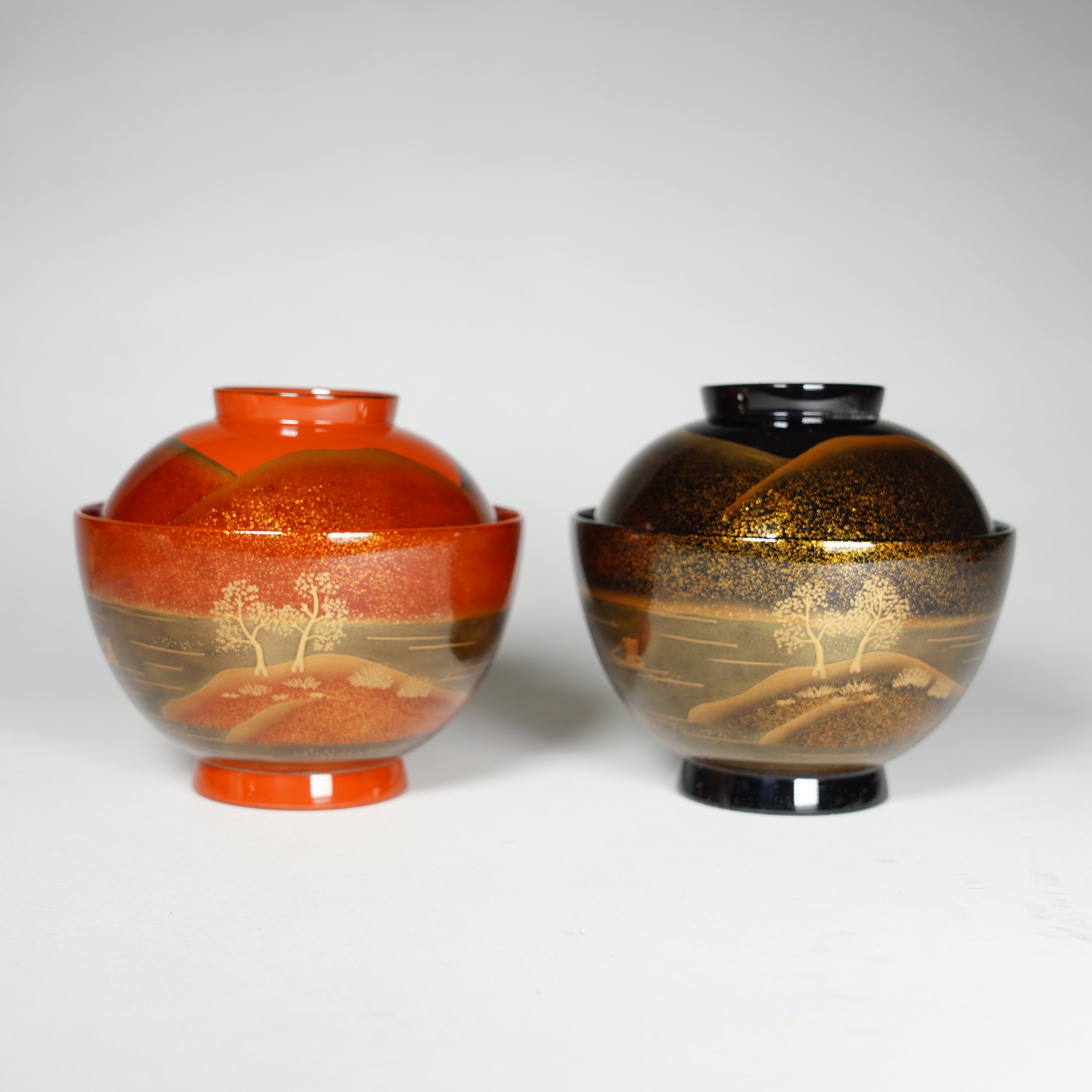 Pair of Bowls / Maki-e / Sansui Landscape
