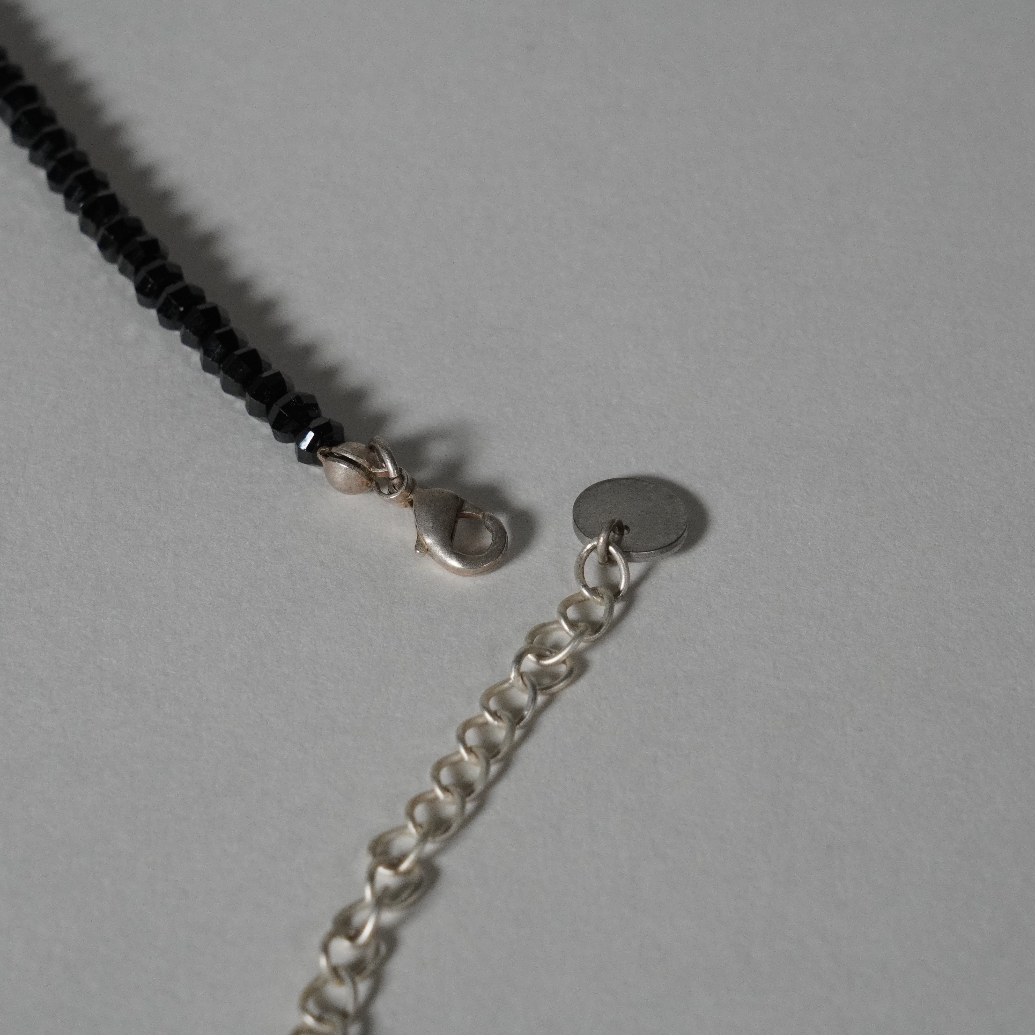 Collier / arabesque / spinelle noir