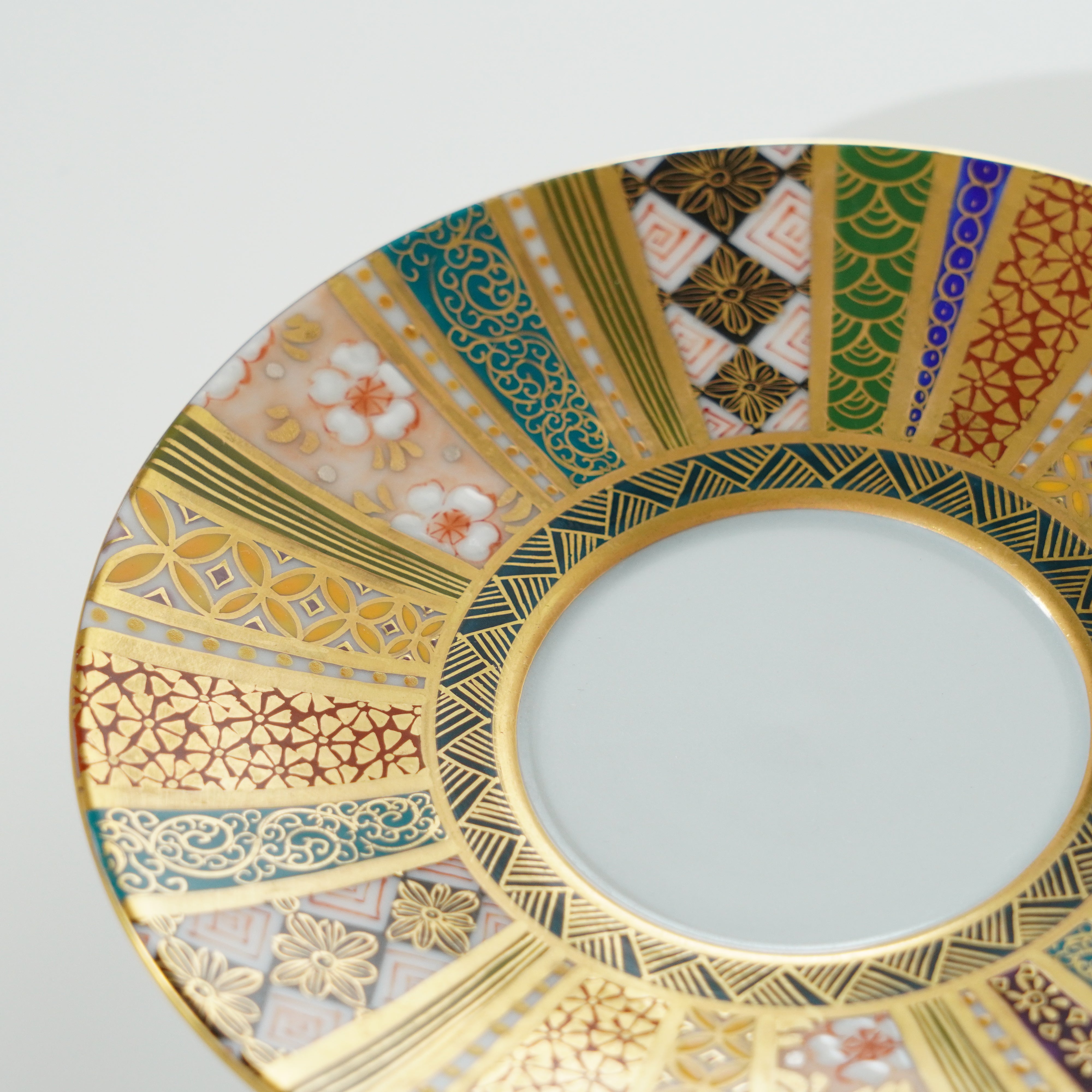 Indent Saucer / Auspicious Design