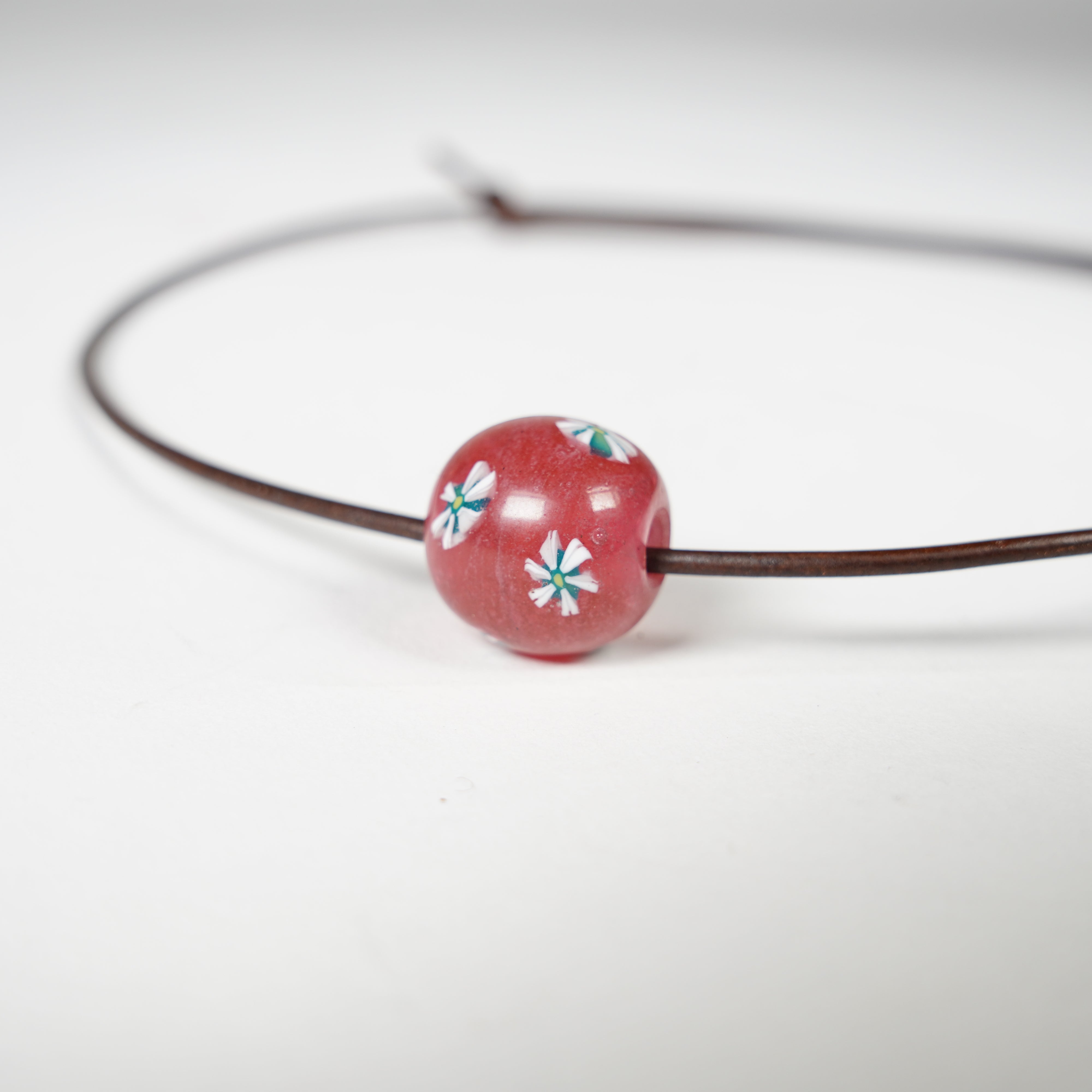 Perle di vetro collo / rosso e bianco
