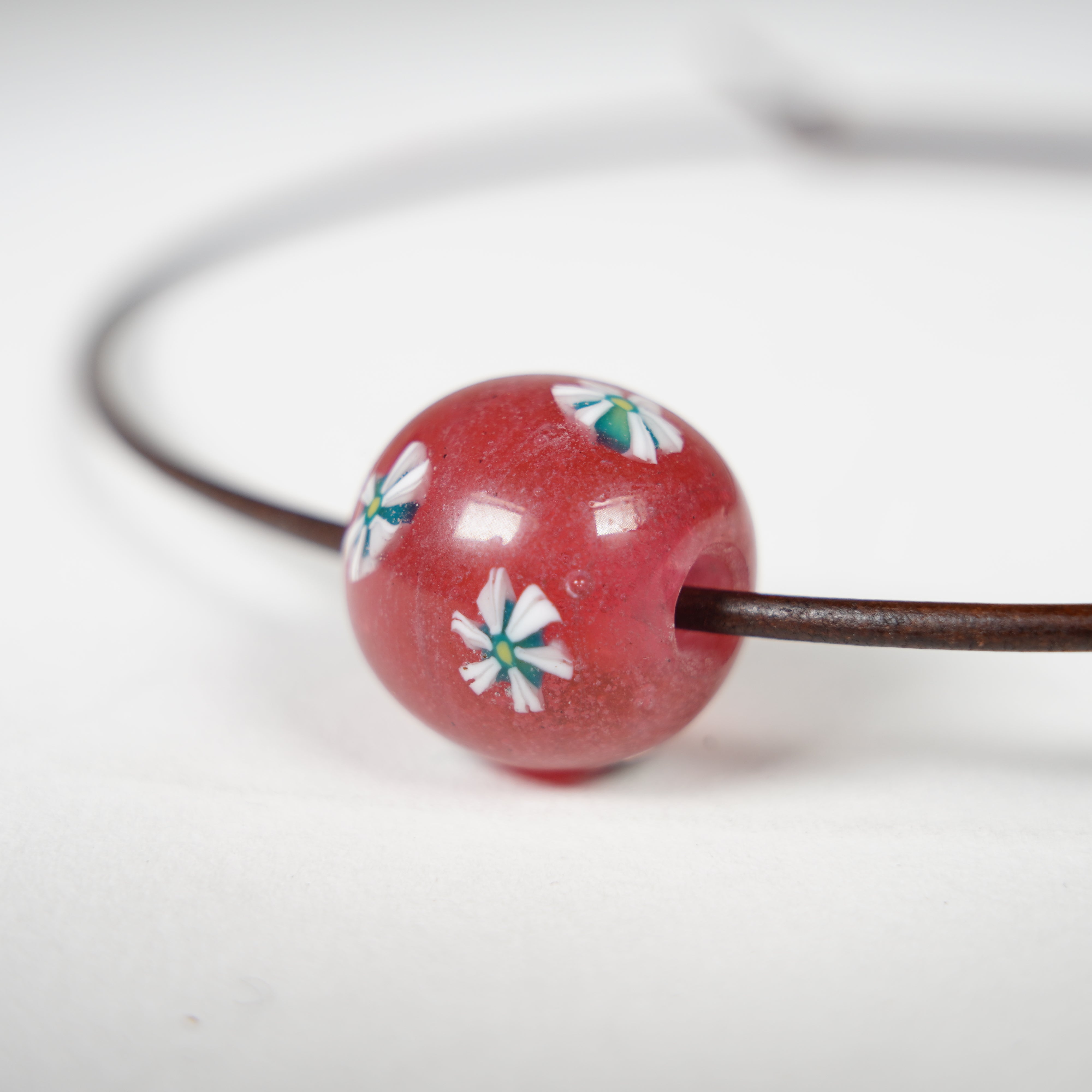 Perle di vetro collo / rosso e bianco
