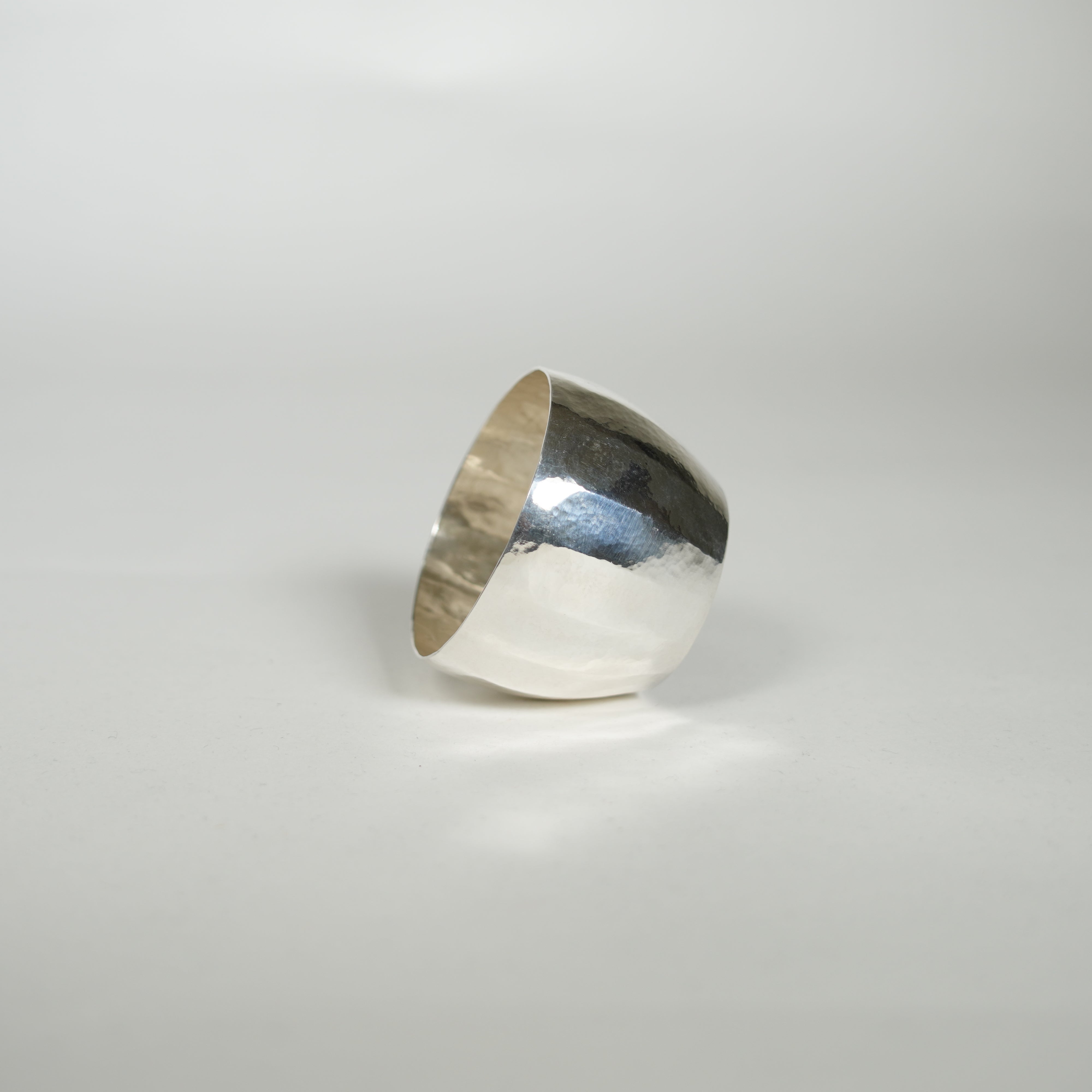 Tazza d'argento / modello martellato