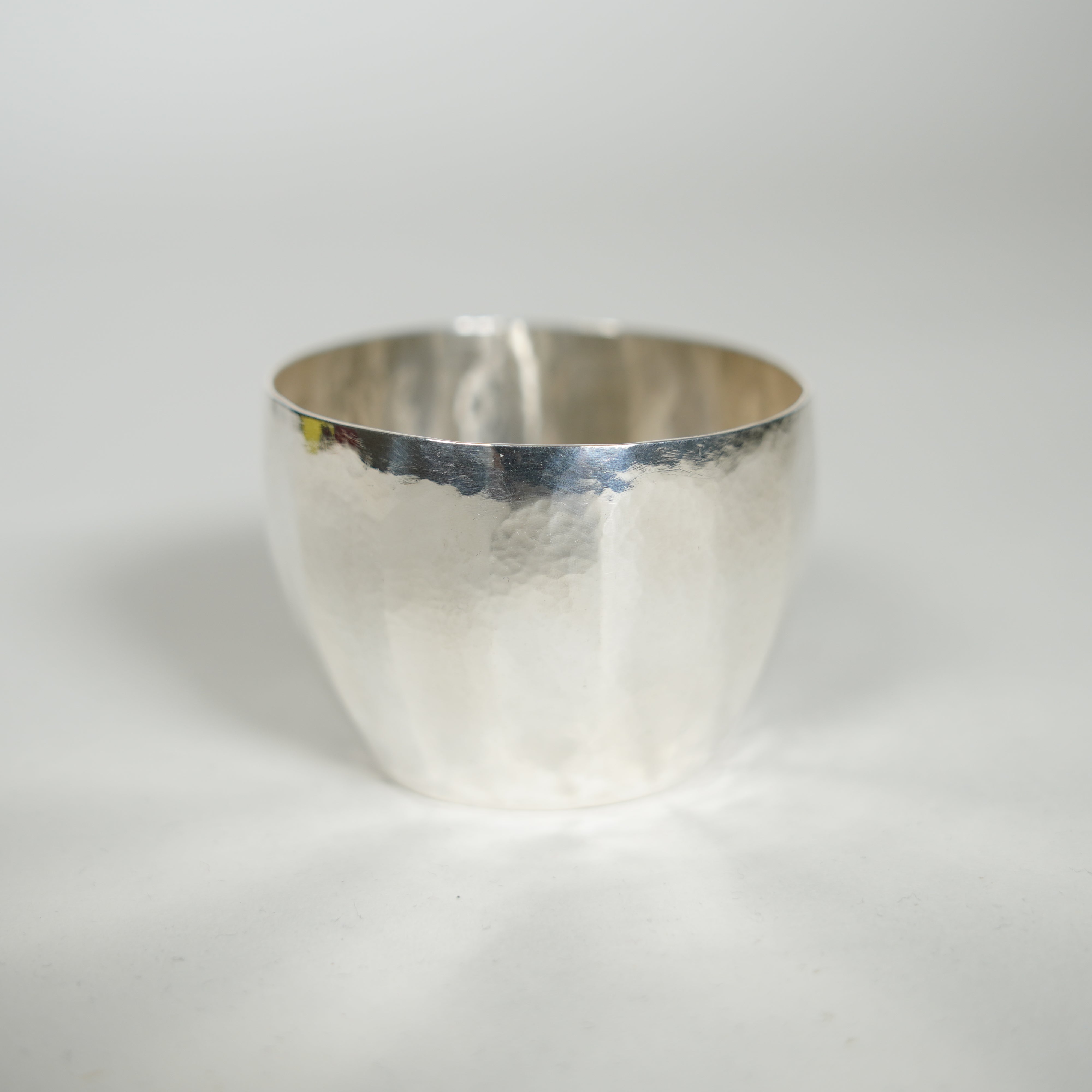 Tazza d'argento / modello martellato