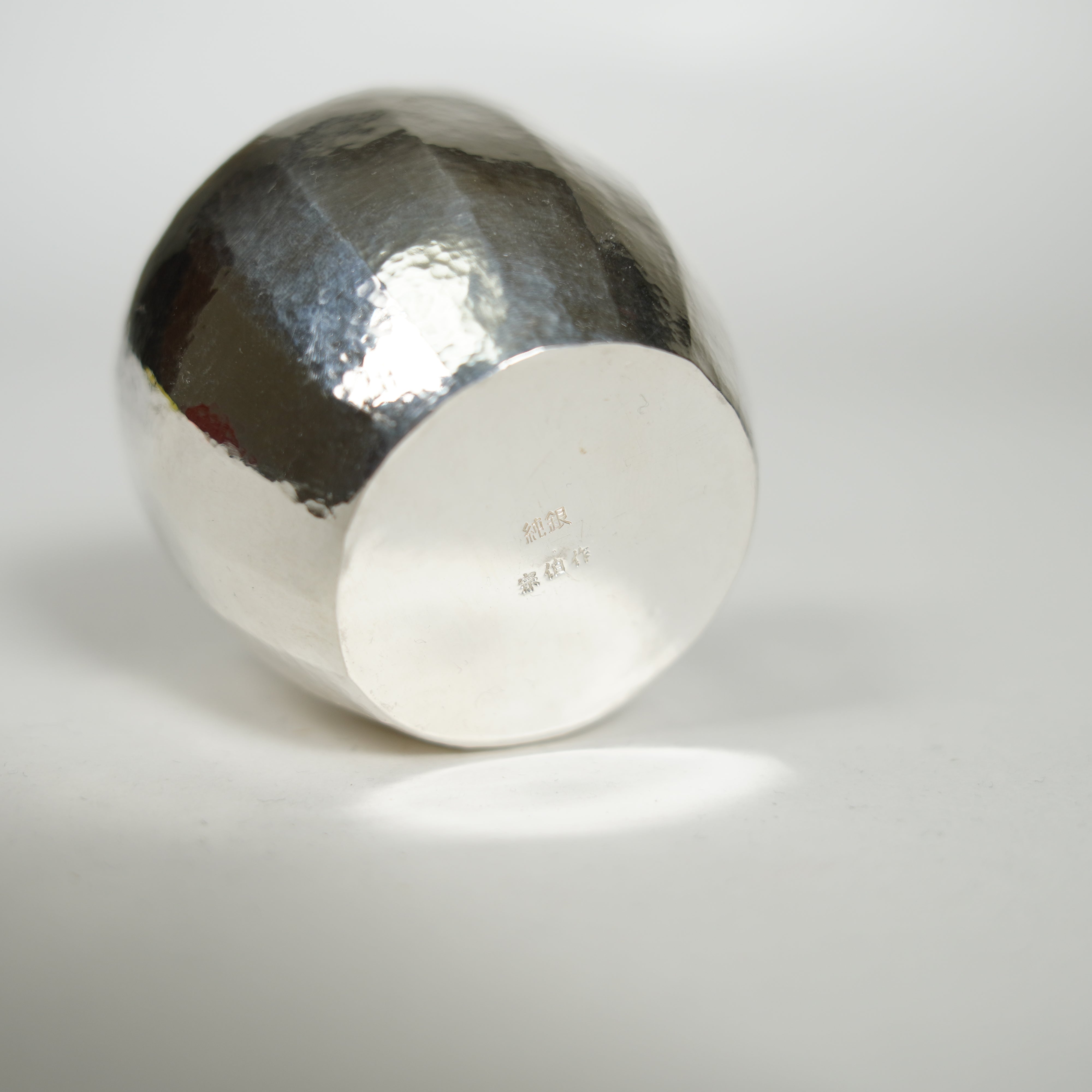 Tazza d'argento / modello martellato