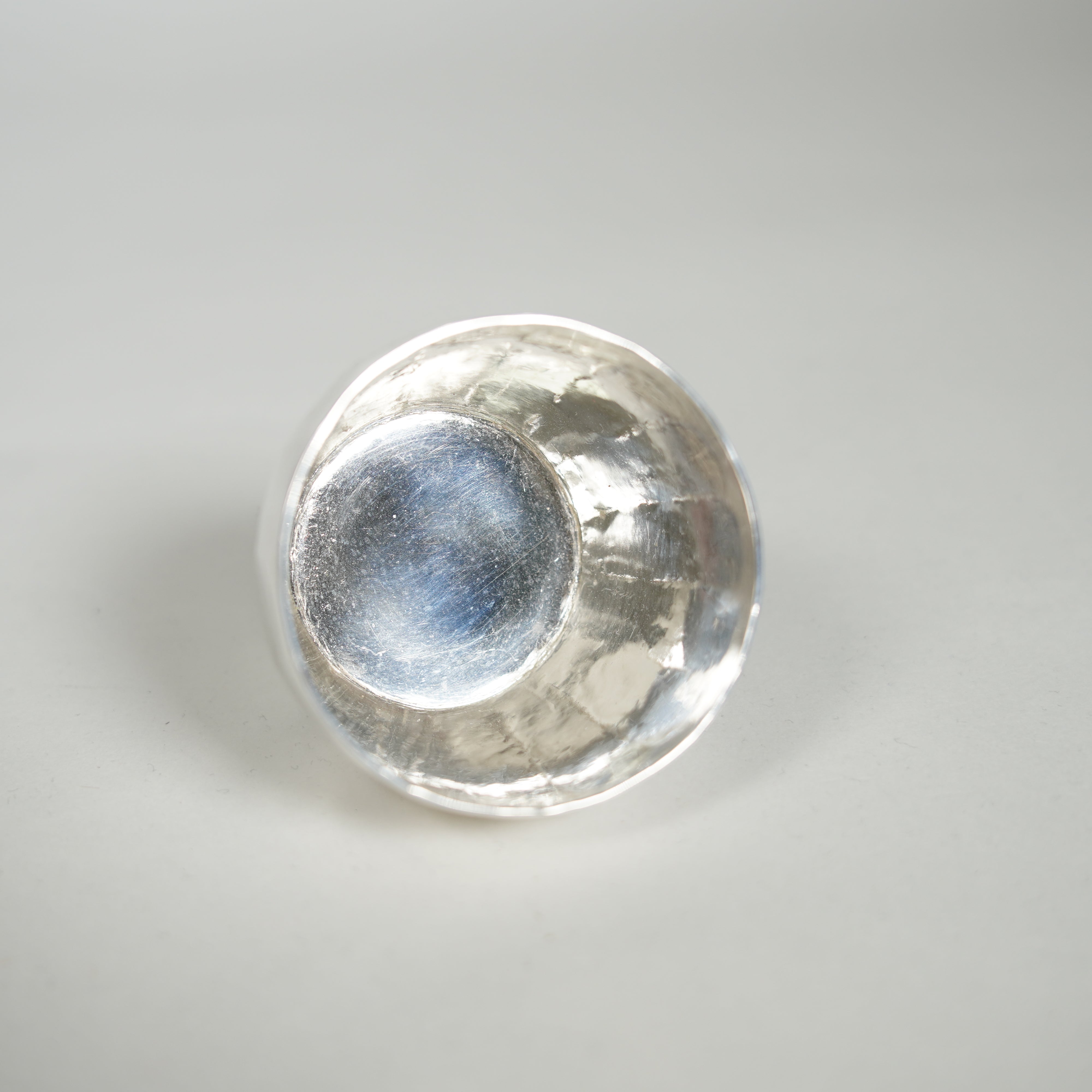 Tazza d'argento / modello martellato