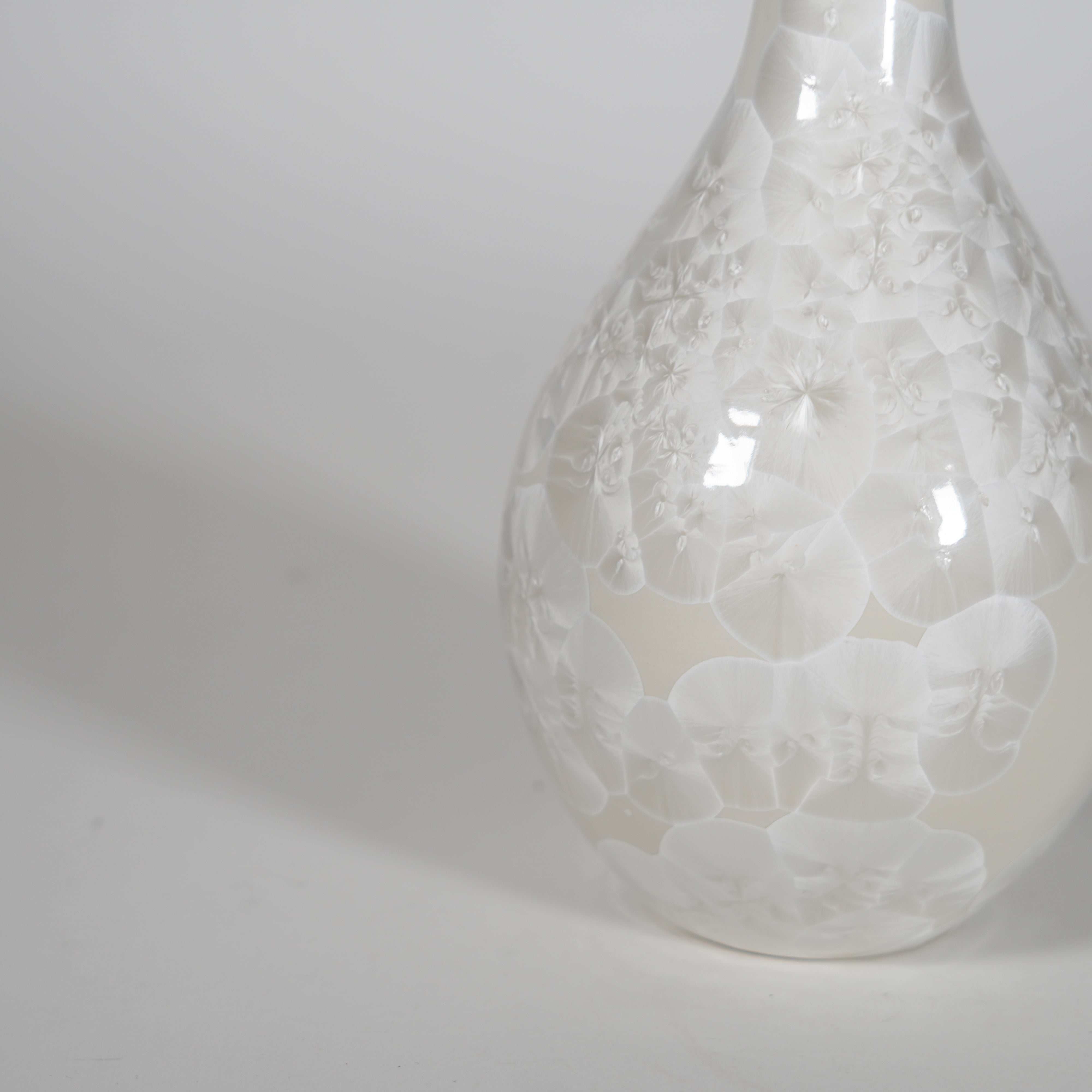 Flower Vase / Goun Toen / White