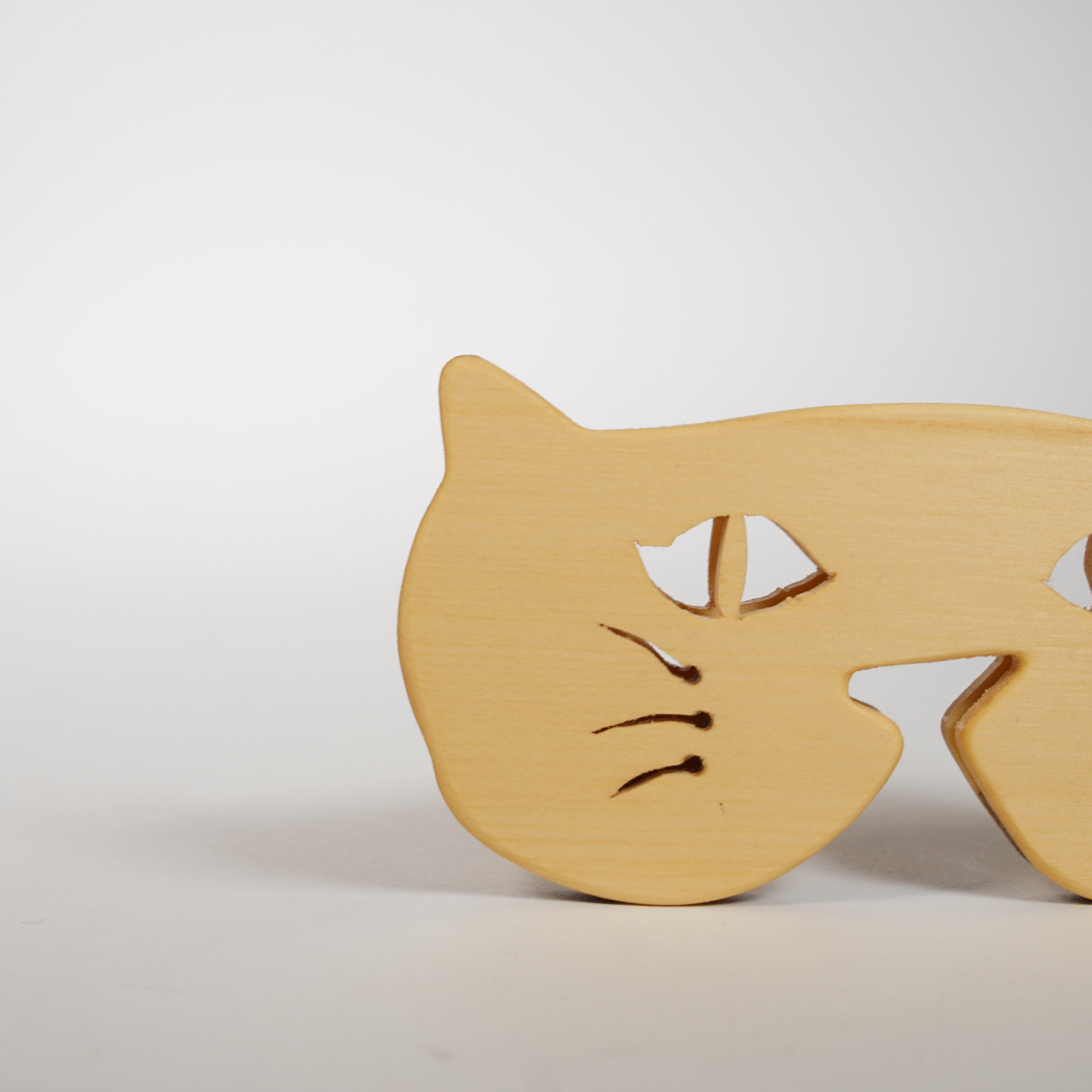 Caso con carta a forma di gatto / 2