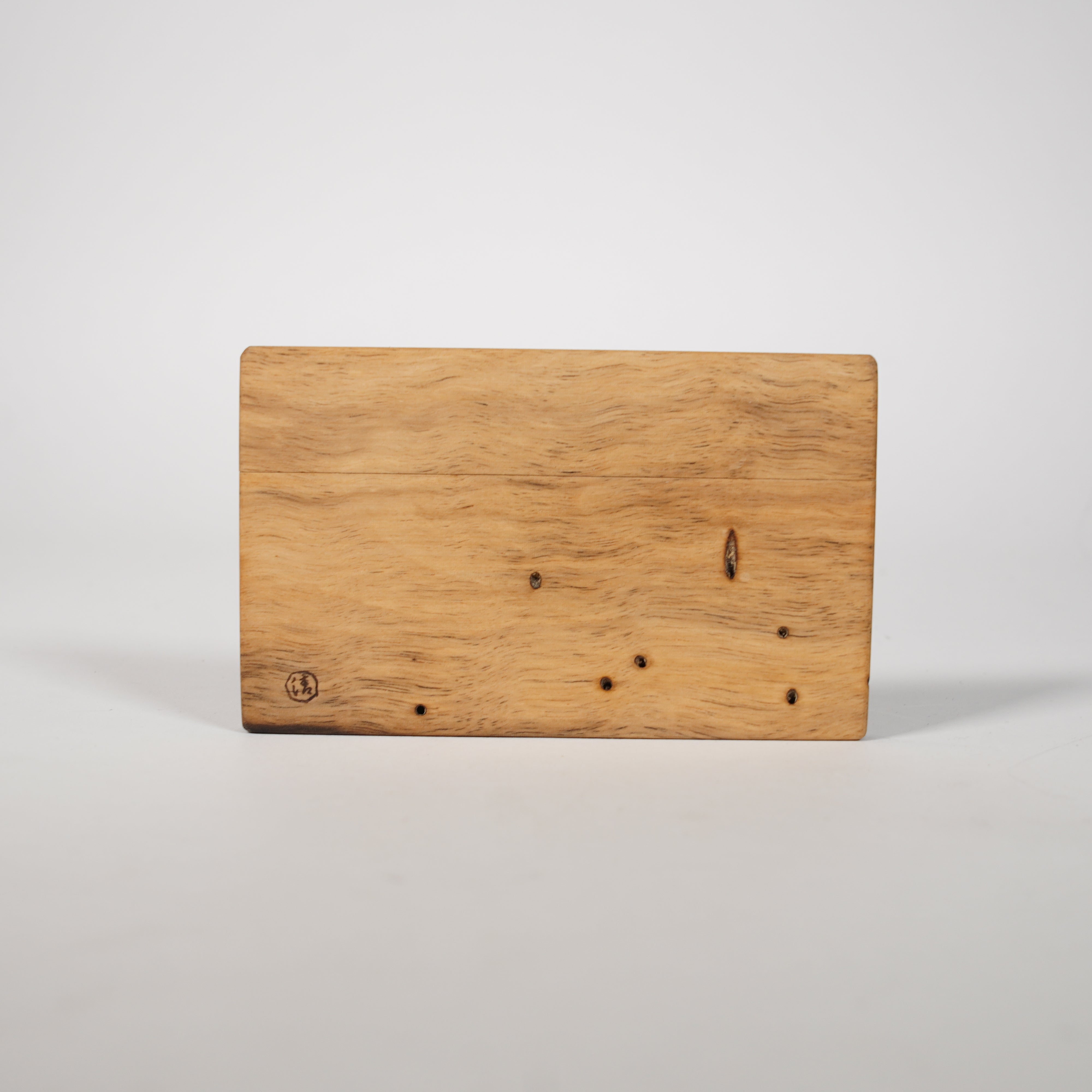 Caja de tarjeta / árbol comido por insectos