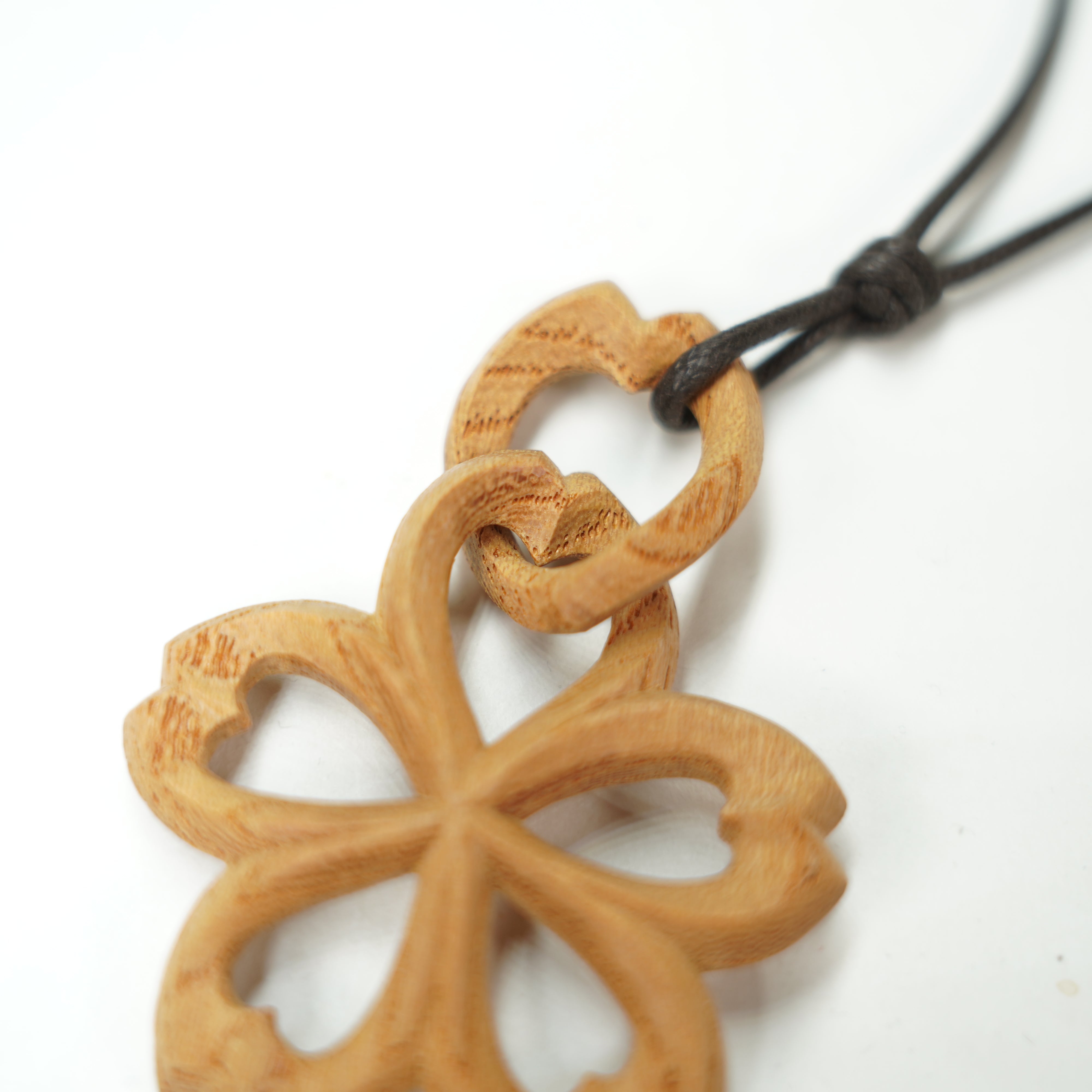 Holzschnitzkette / Kirschblüte