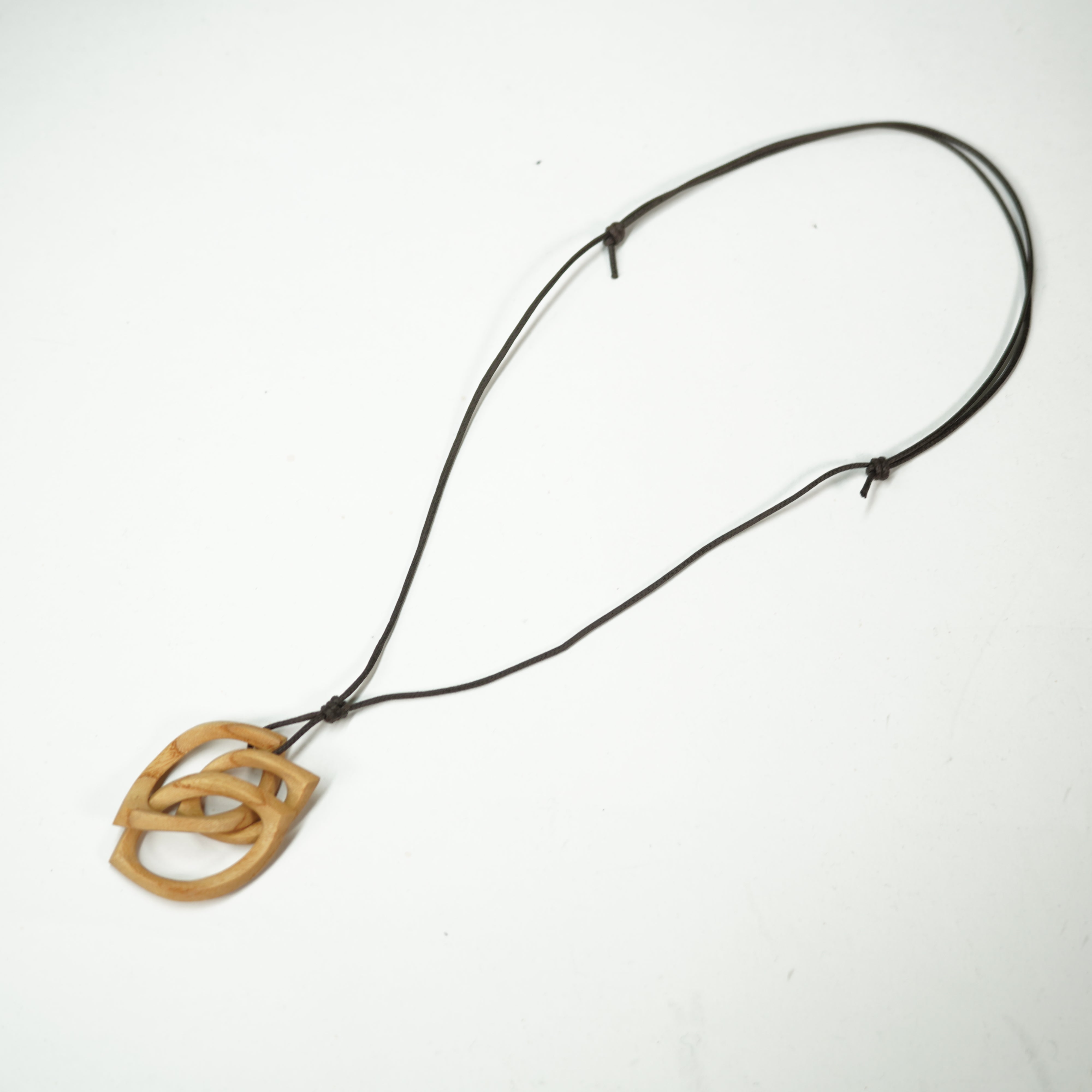 Necklace / Triple Link / Leaf Motif