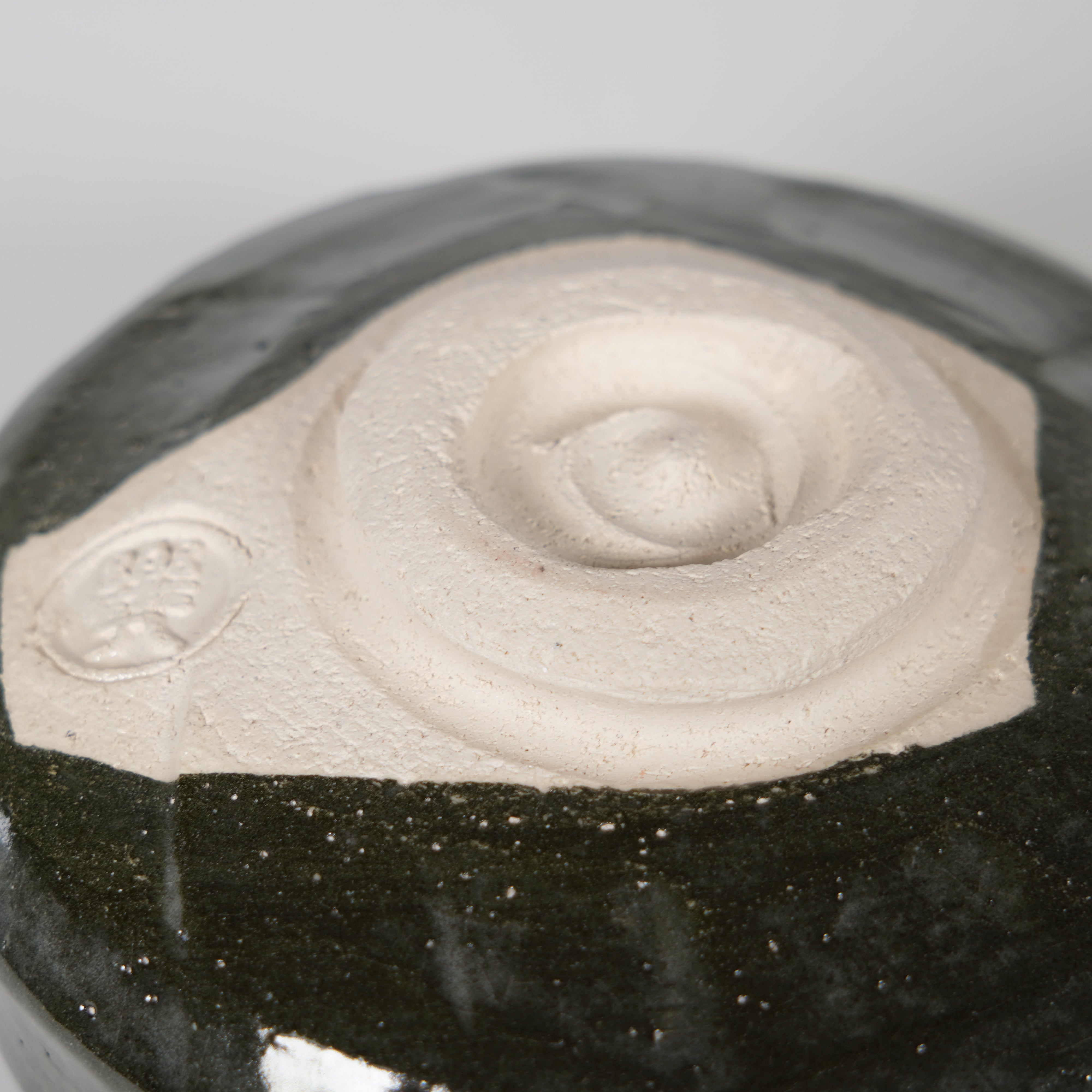 Cerámica raku / tazón de té / casco samurai