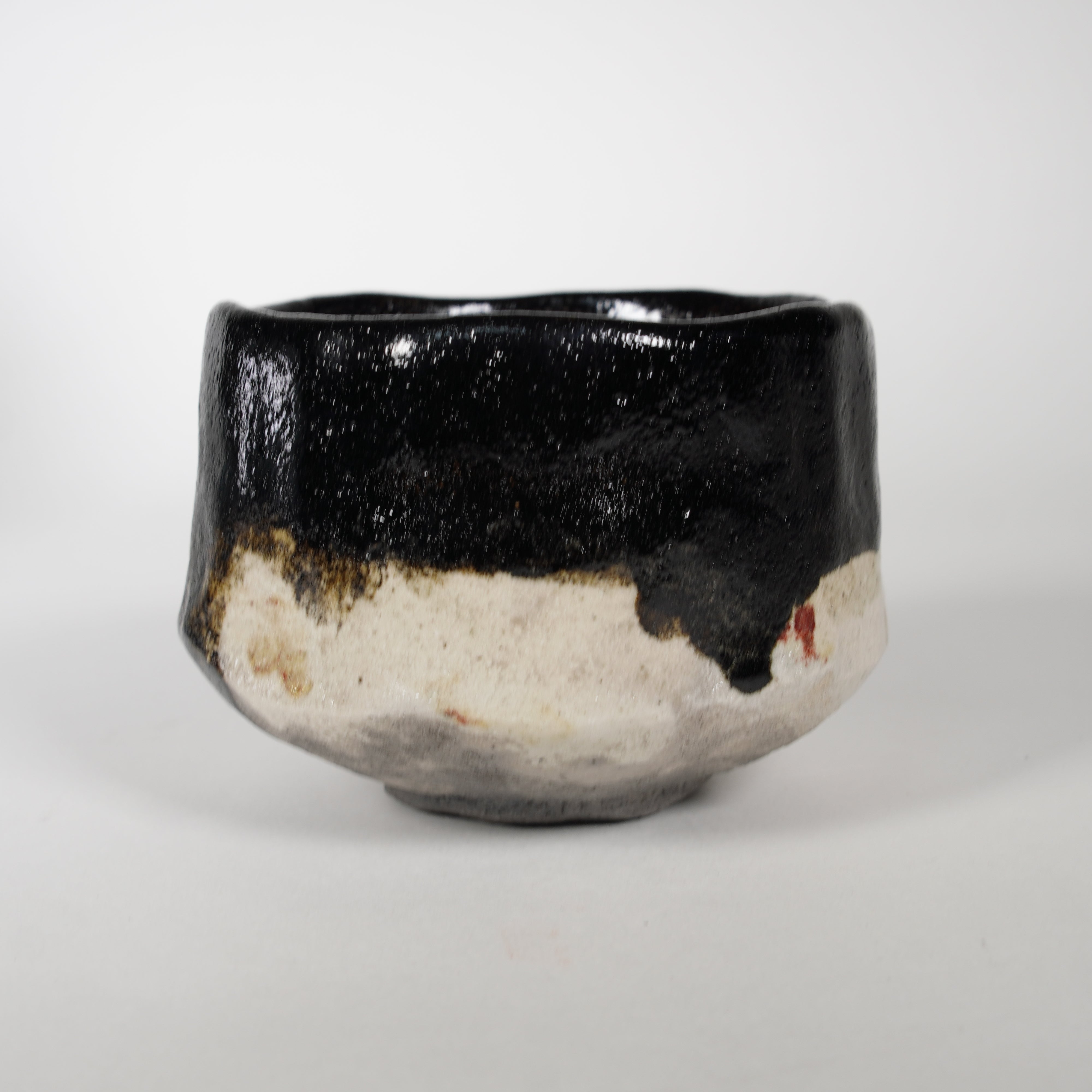 Cerámica raku / tazón / monumento