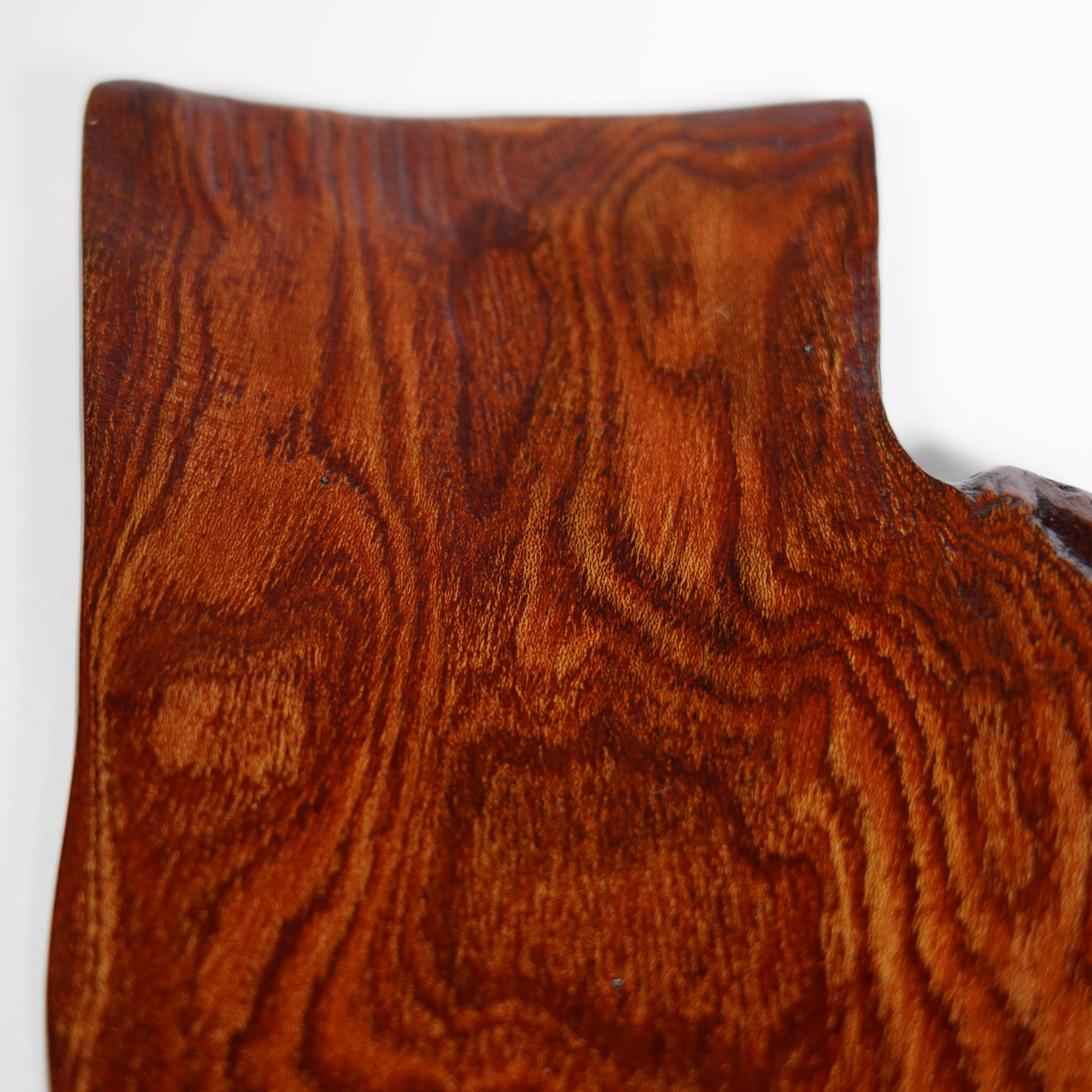 Zelkova -Platte / polierter Lack