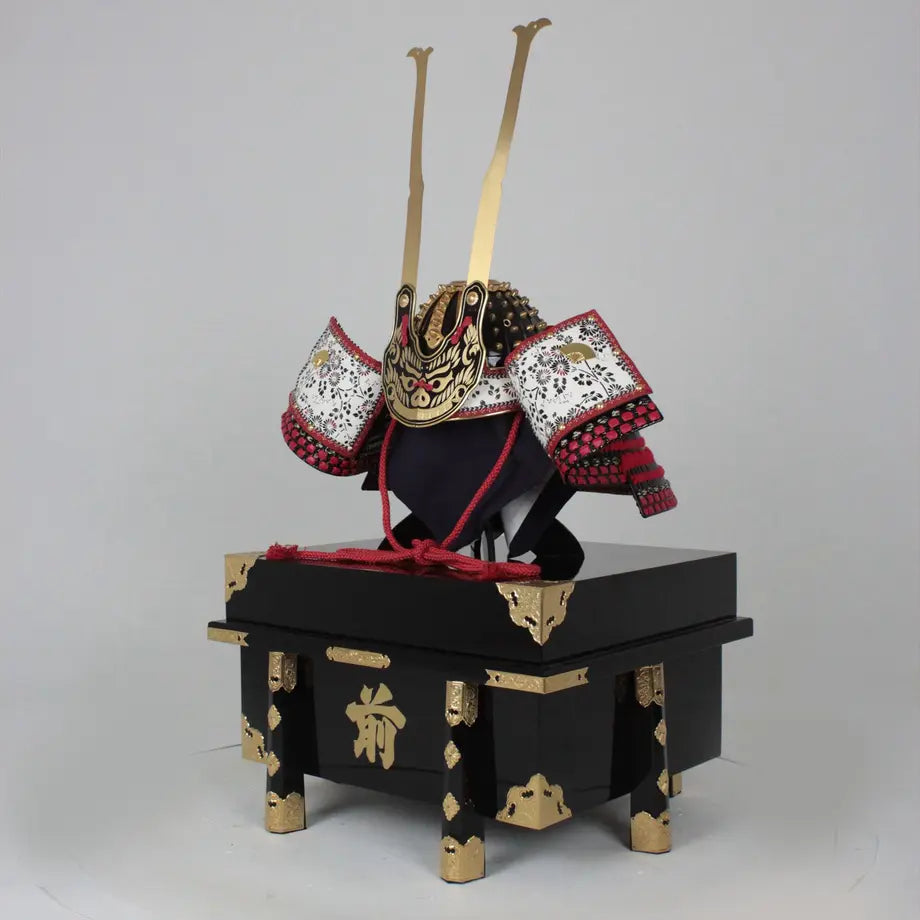 Samurai Helmet / Minamoto no Yoshitsune