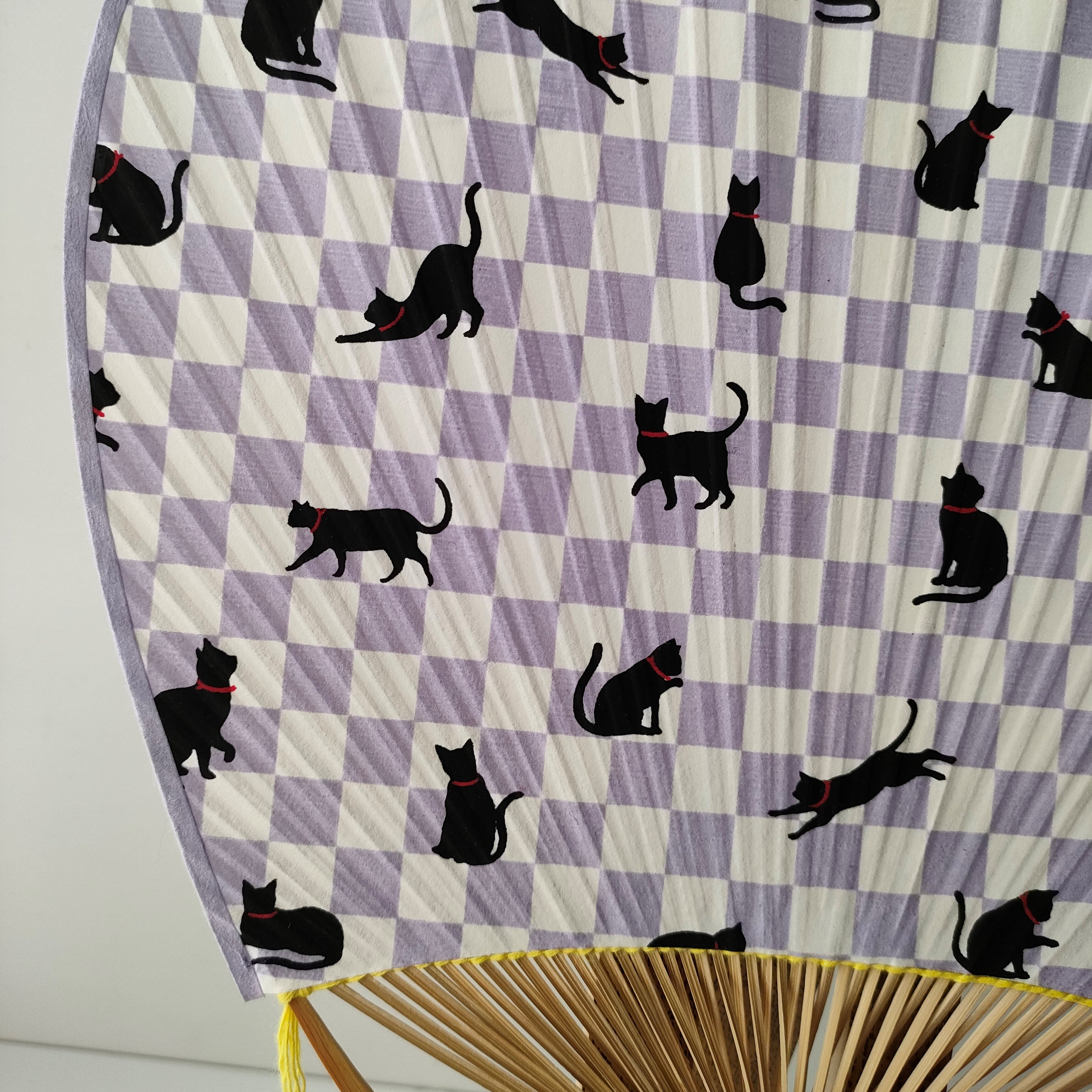 Fan / Playful Cat / Oval (Tamago)