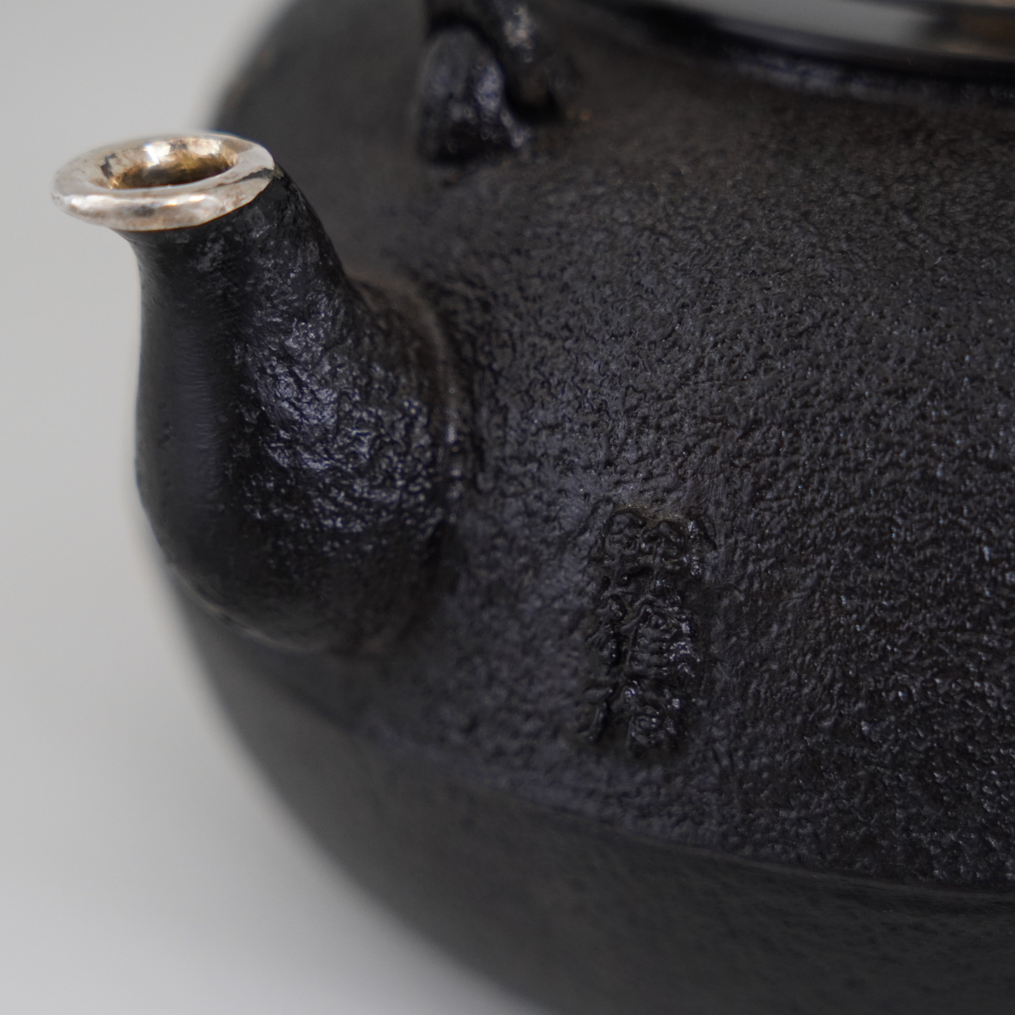 Iron Kettle / Phoenix / Flat Round Forma