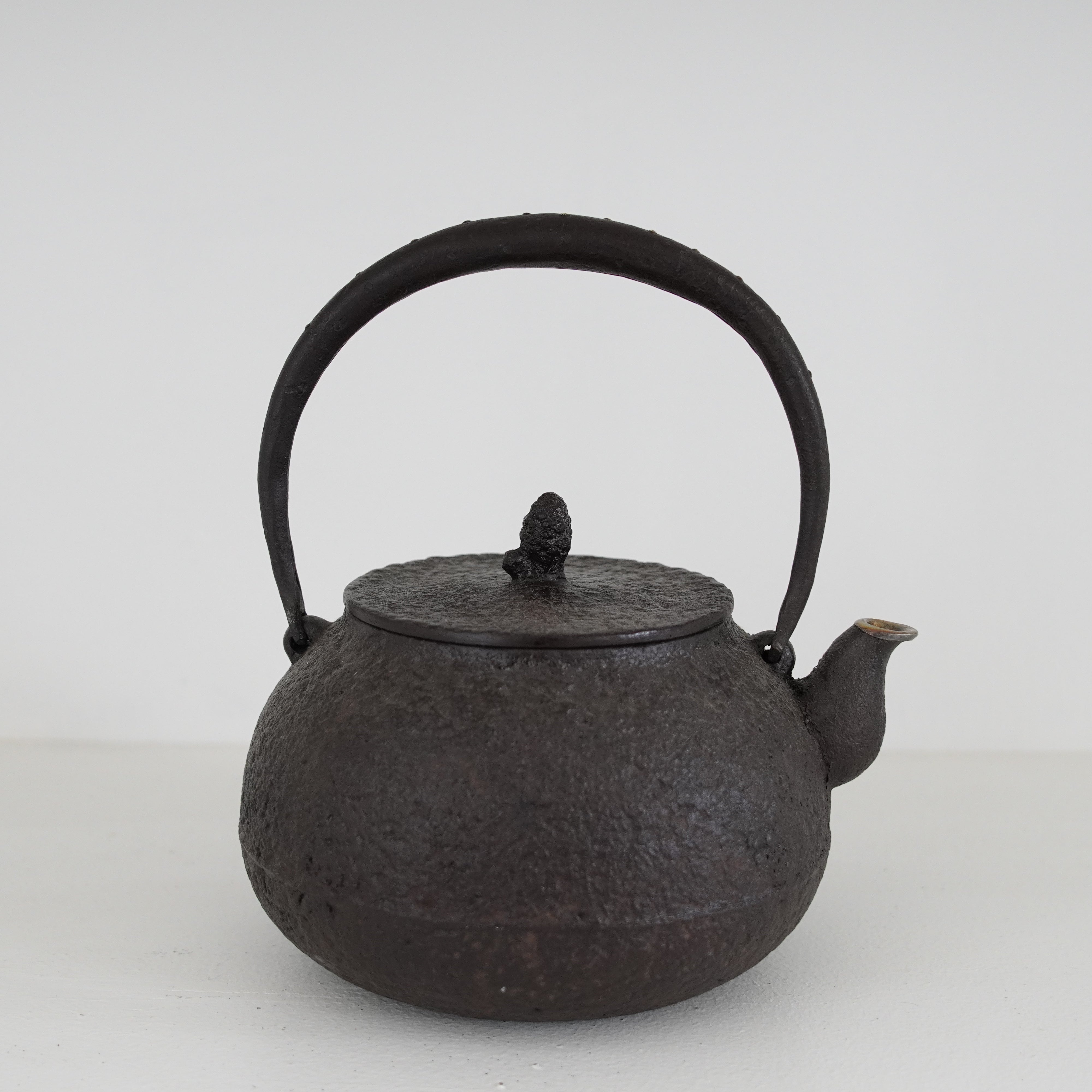 Iron Kettle / Aori / Natural Cover