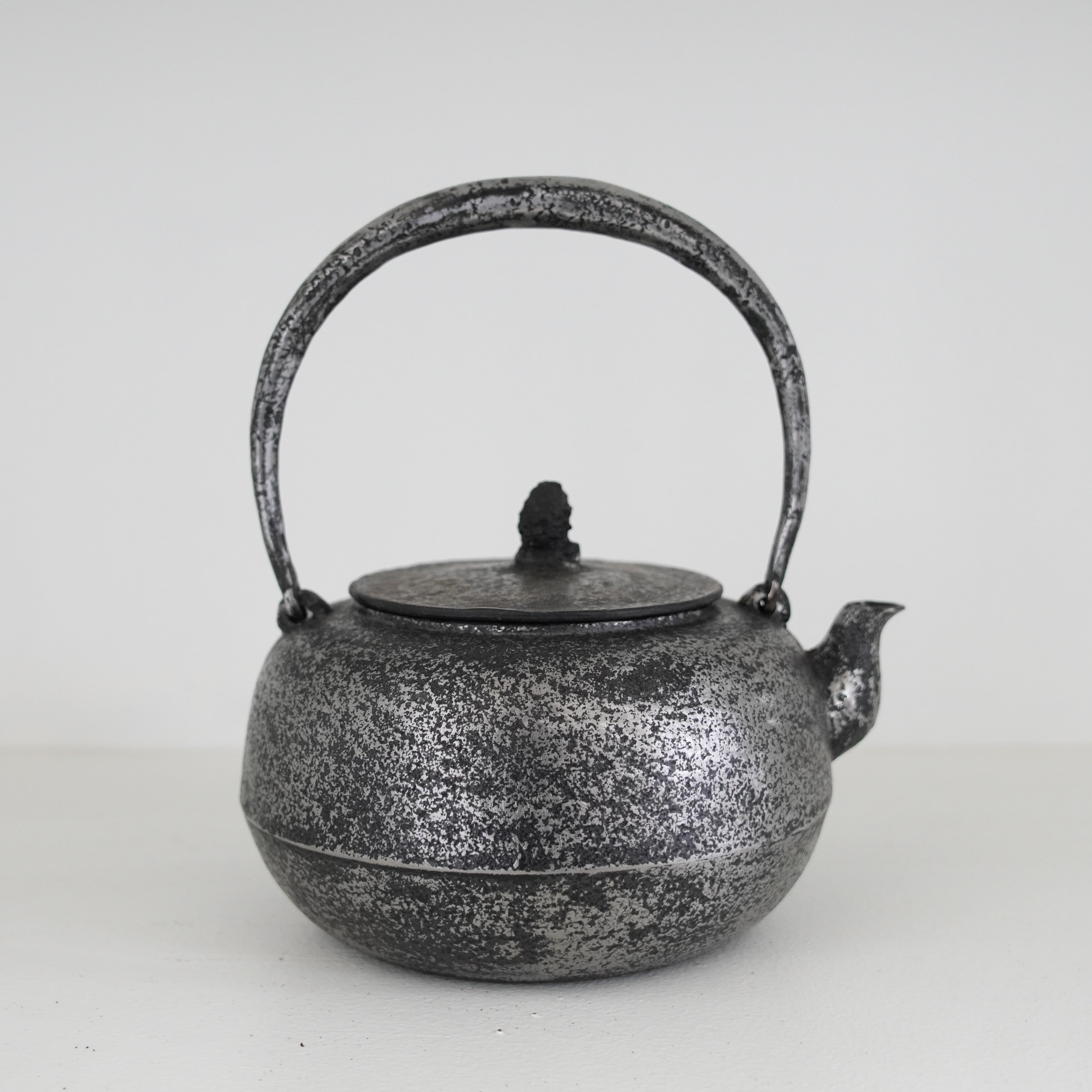 Iron Sand Kettle / Plane / Flat Round Shape