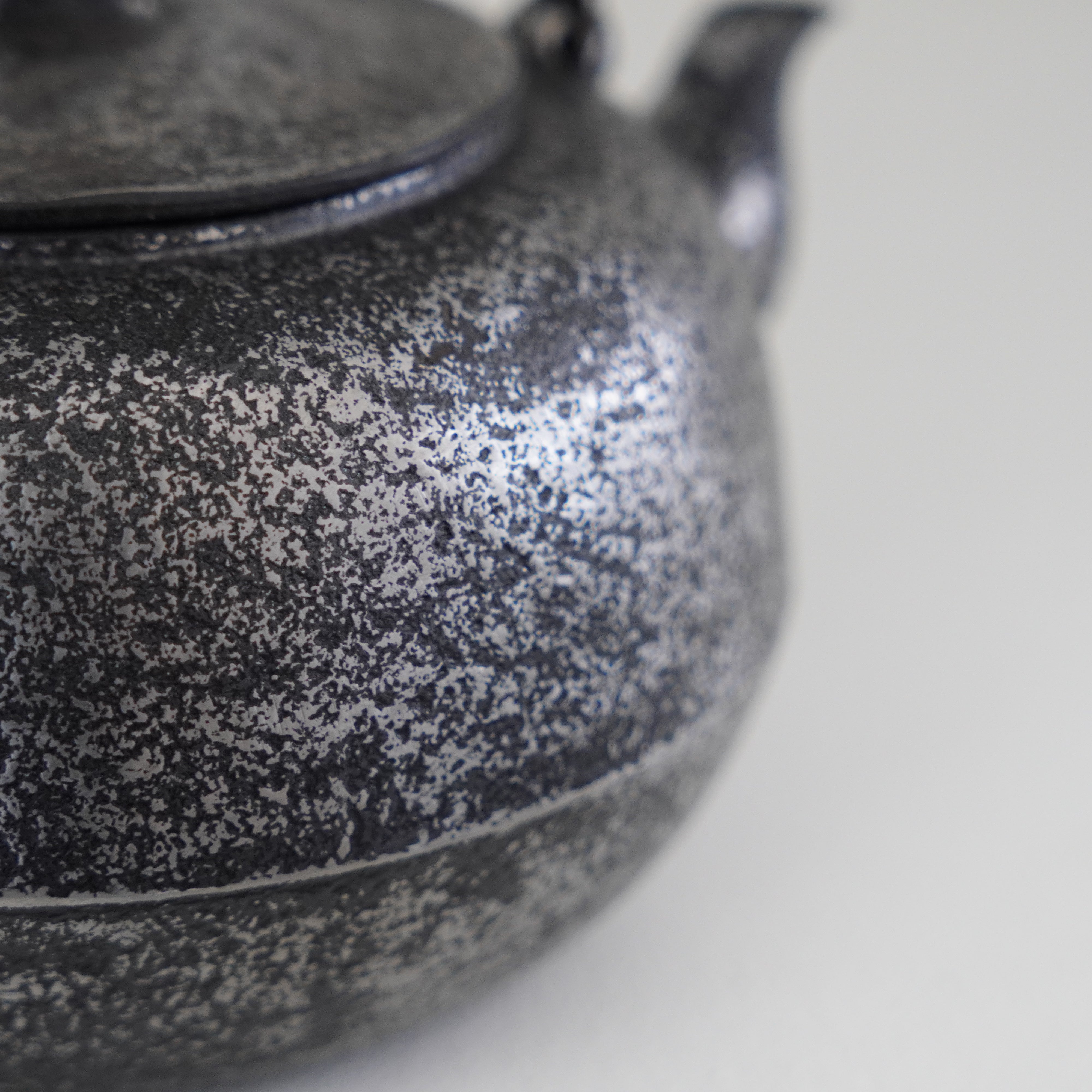 Iron Sand Kettle / Plane / Flat Round Shape