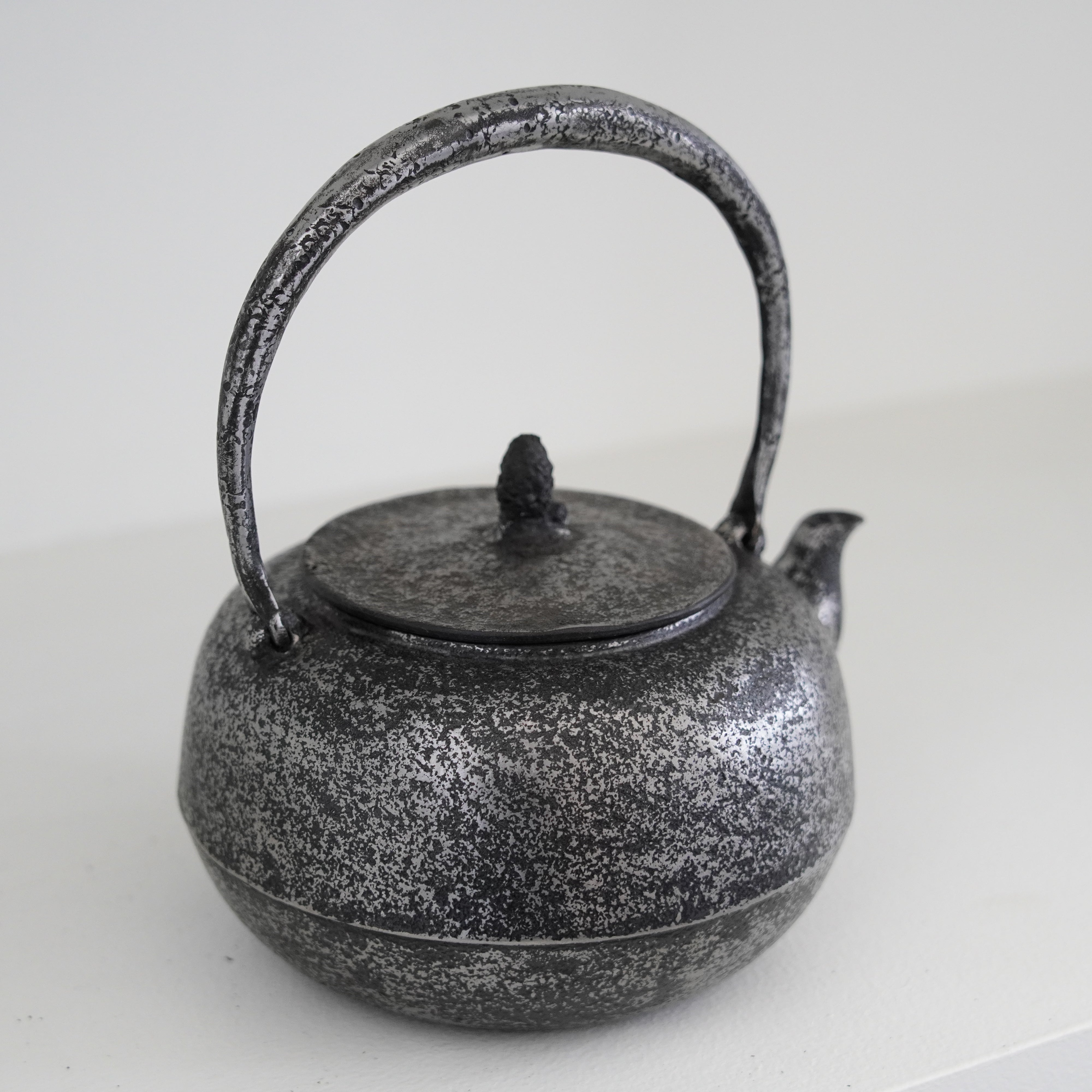 Iron Sand Kettle / Plane / Flat Round Shape