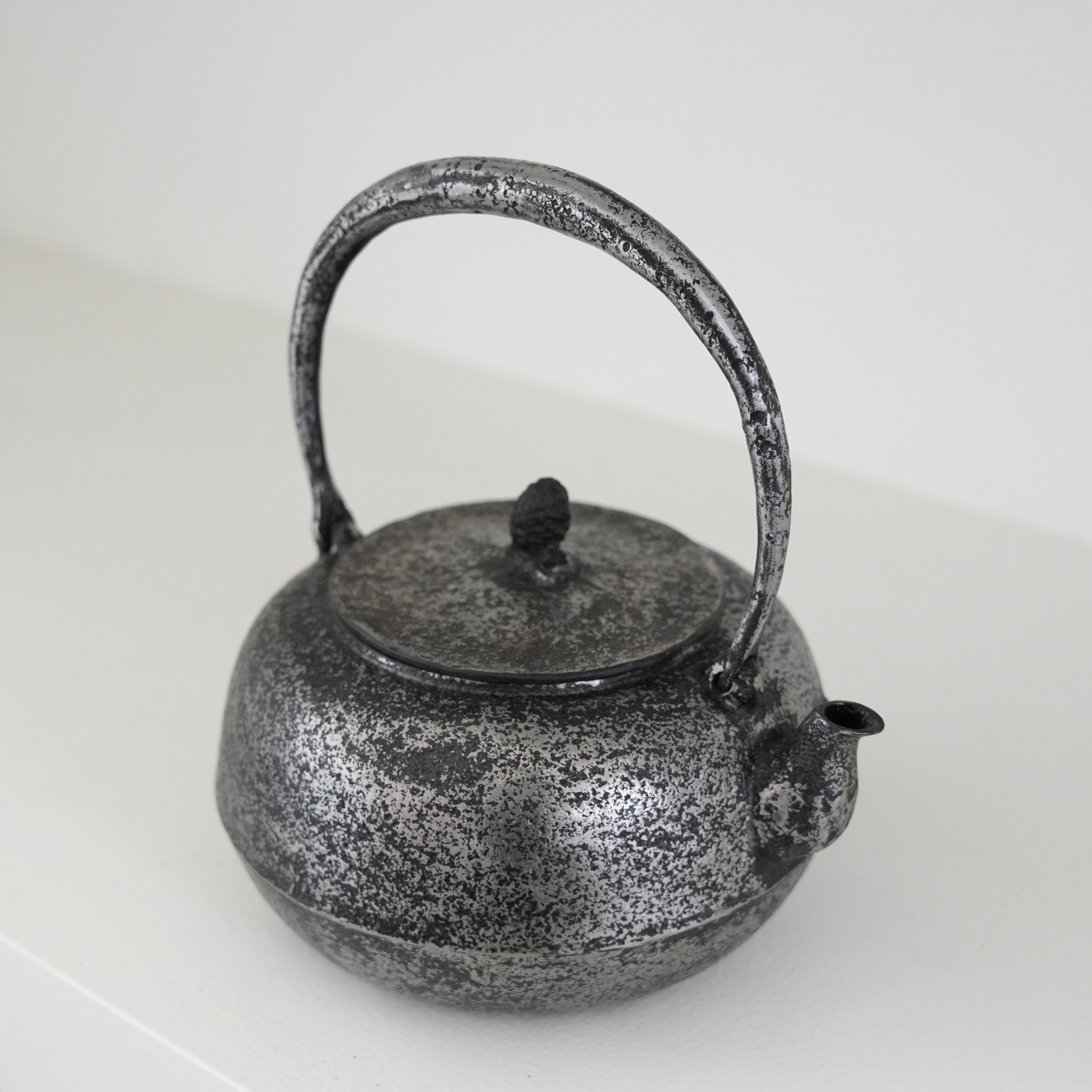 Iron Sand Kettle / Plane / Flat Round Shape