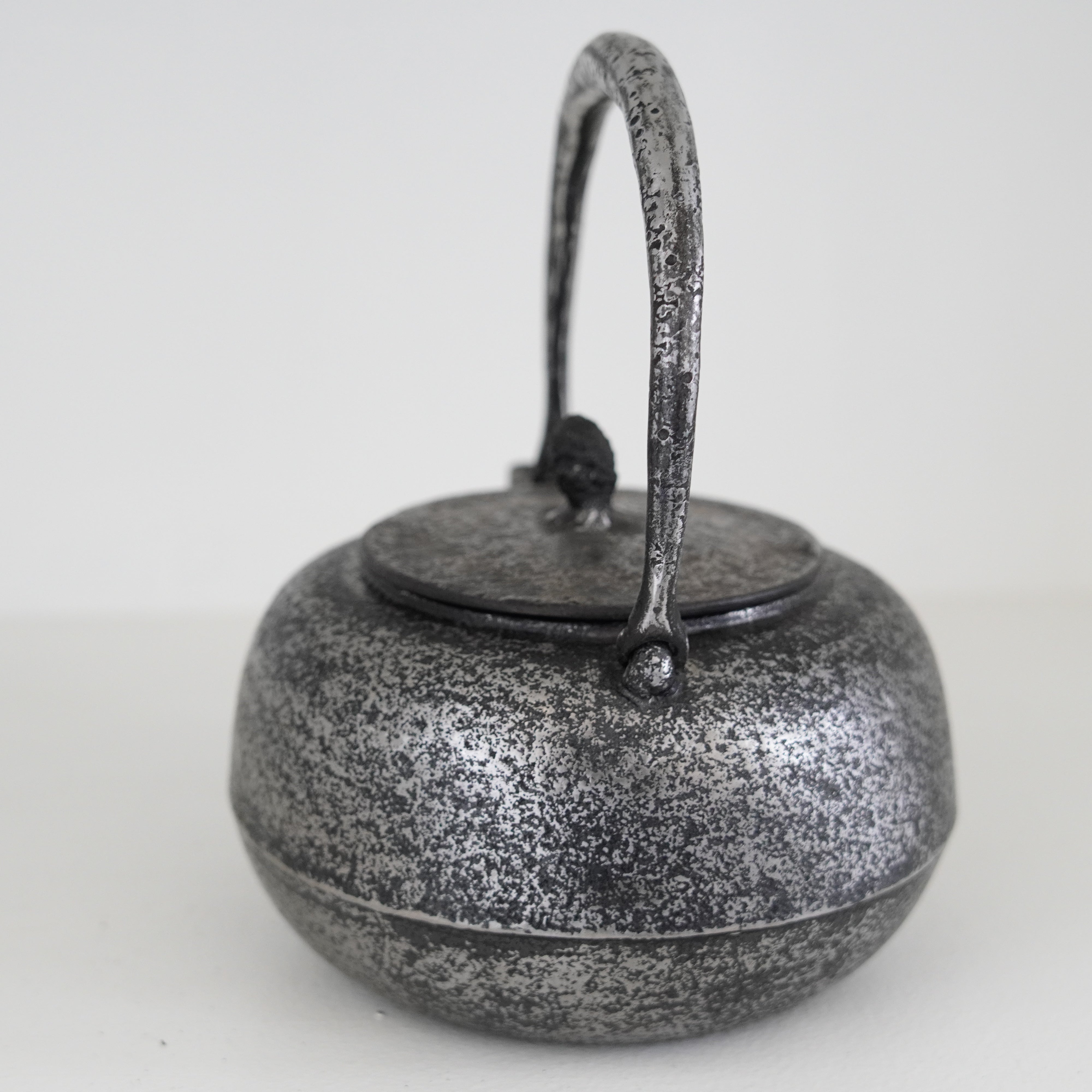 Iron Sand Kettle / Plane / Flat Round Shape