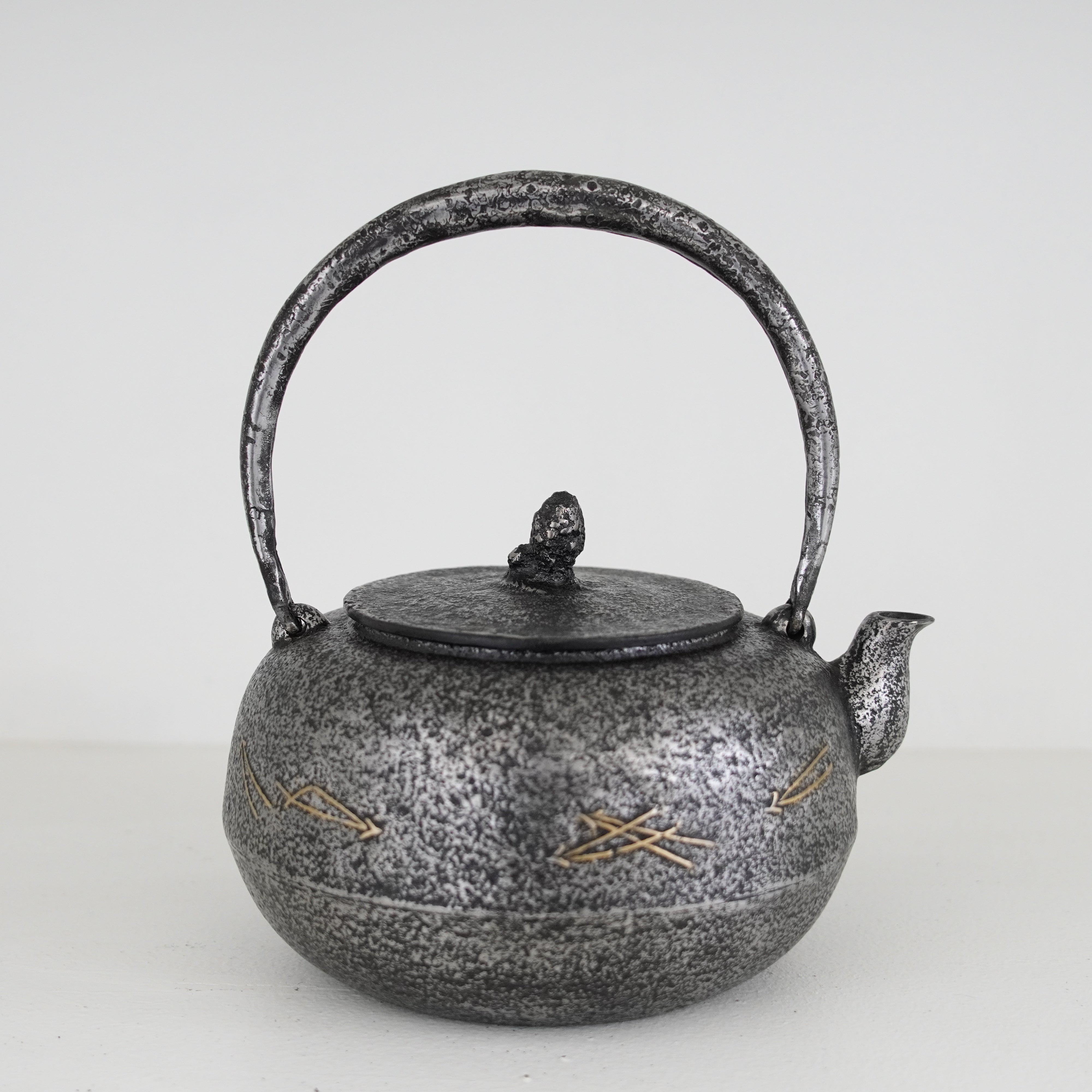 Iron Sand Kettle / Pine Needle / Flat Round Shape