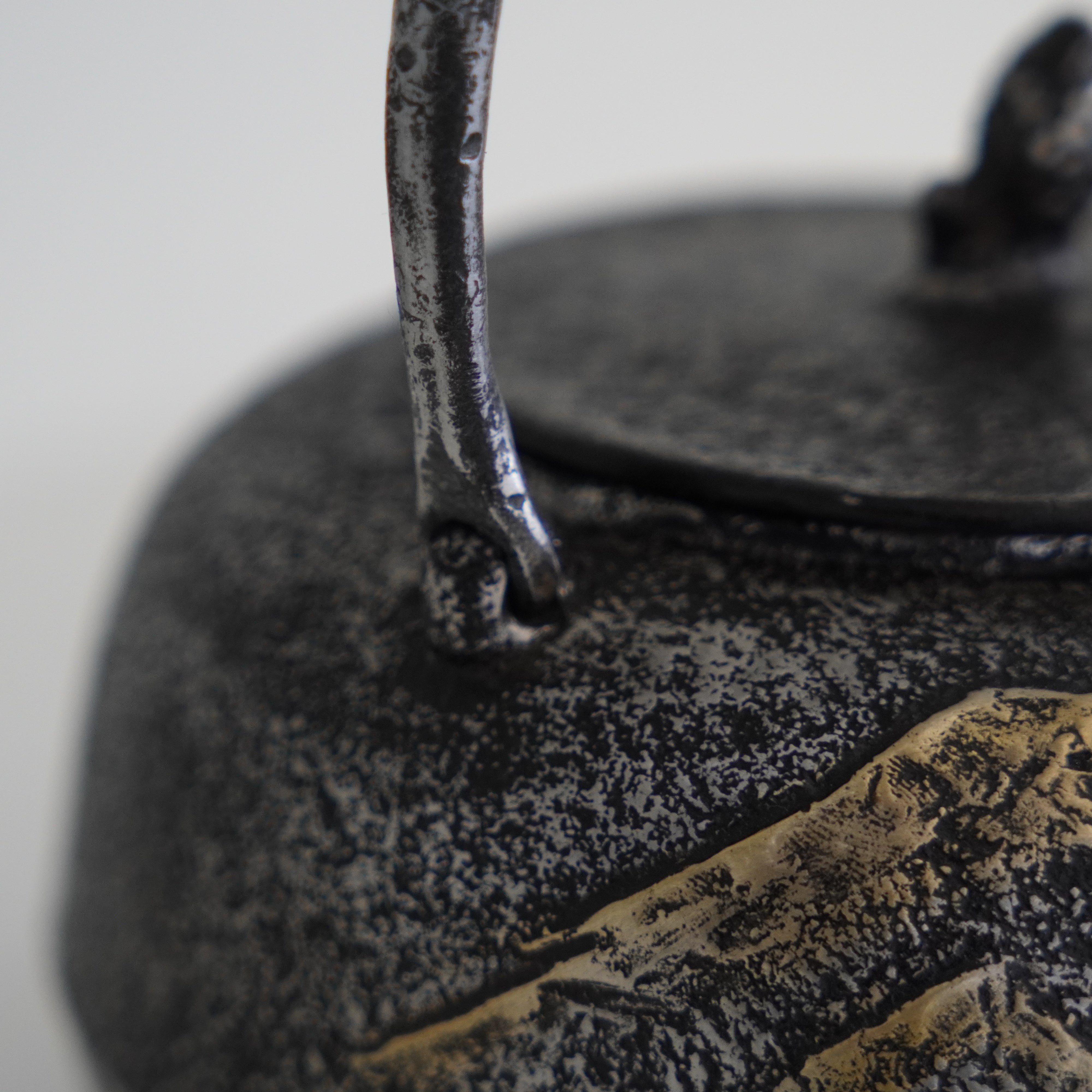Iron Sand Kettle / Mt.Fuji & Horse / Flat Round Shape