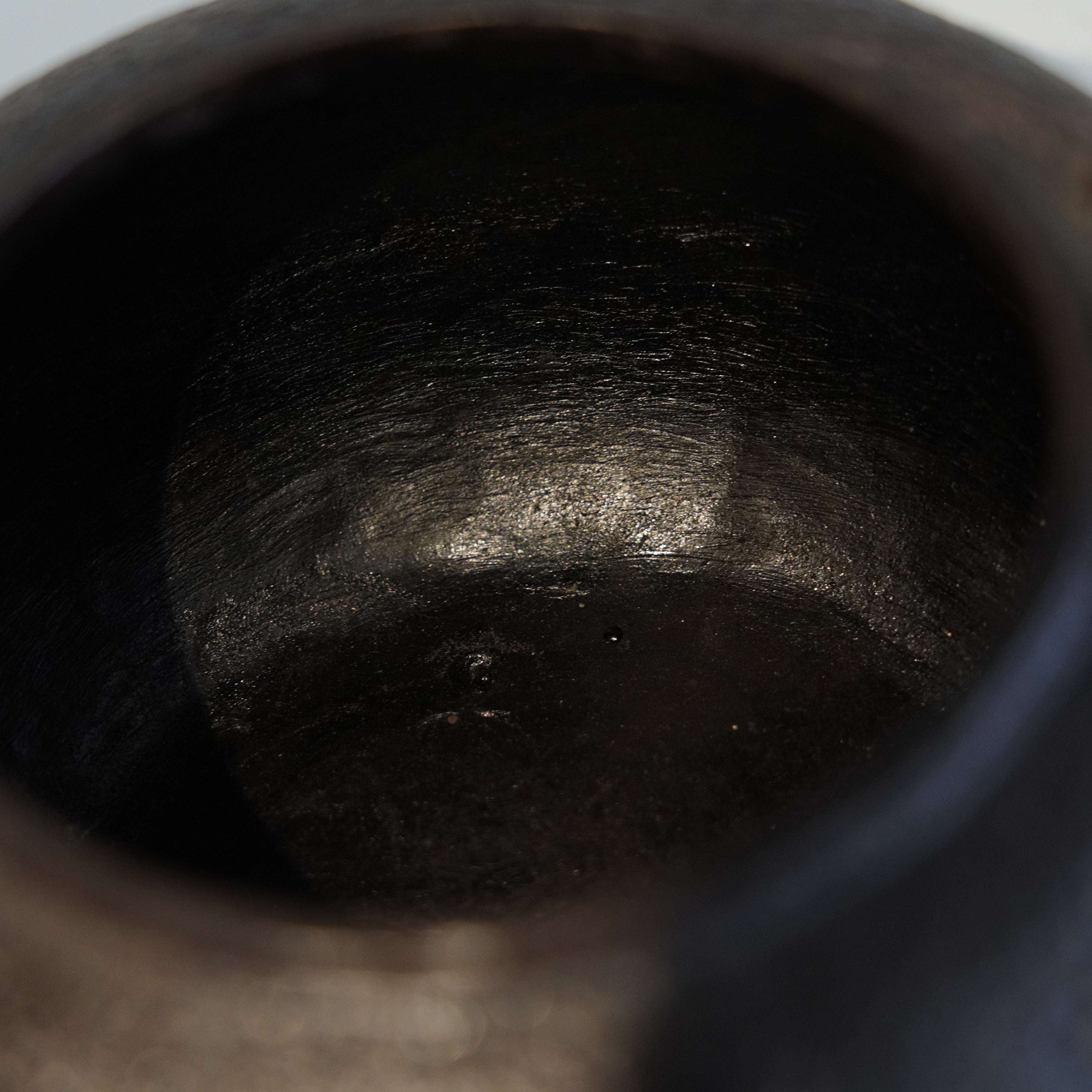 Iron Kettle / Plum / Flat Round Shape