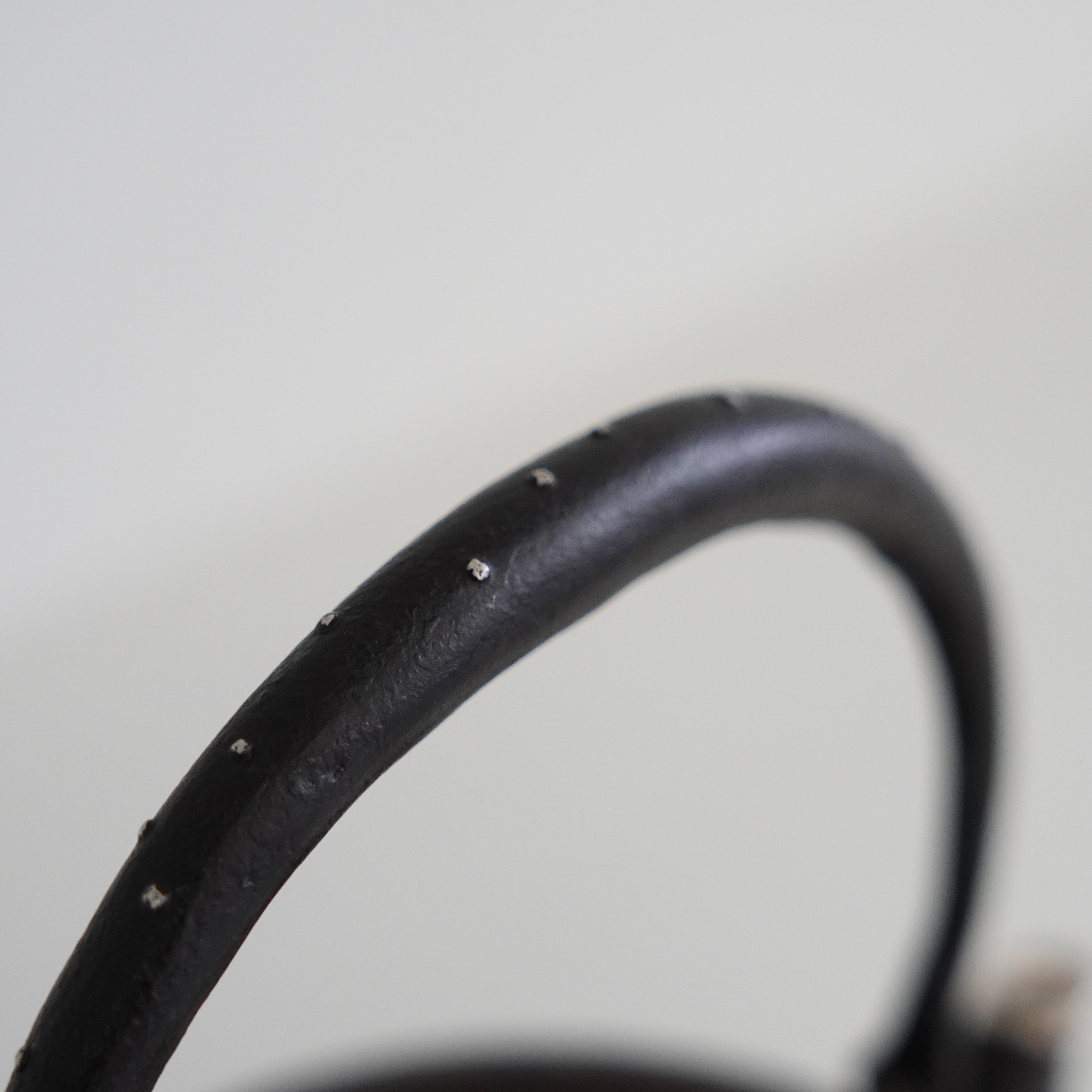Iron Kettle / Plum / Flat Round Shape