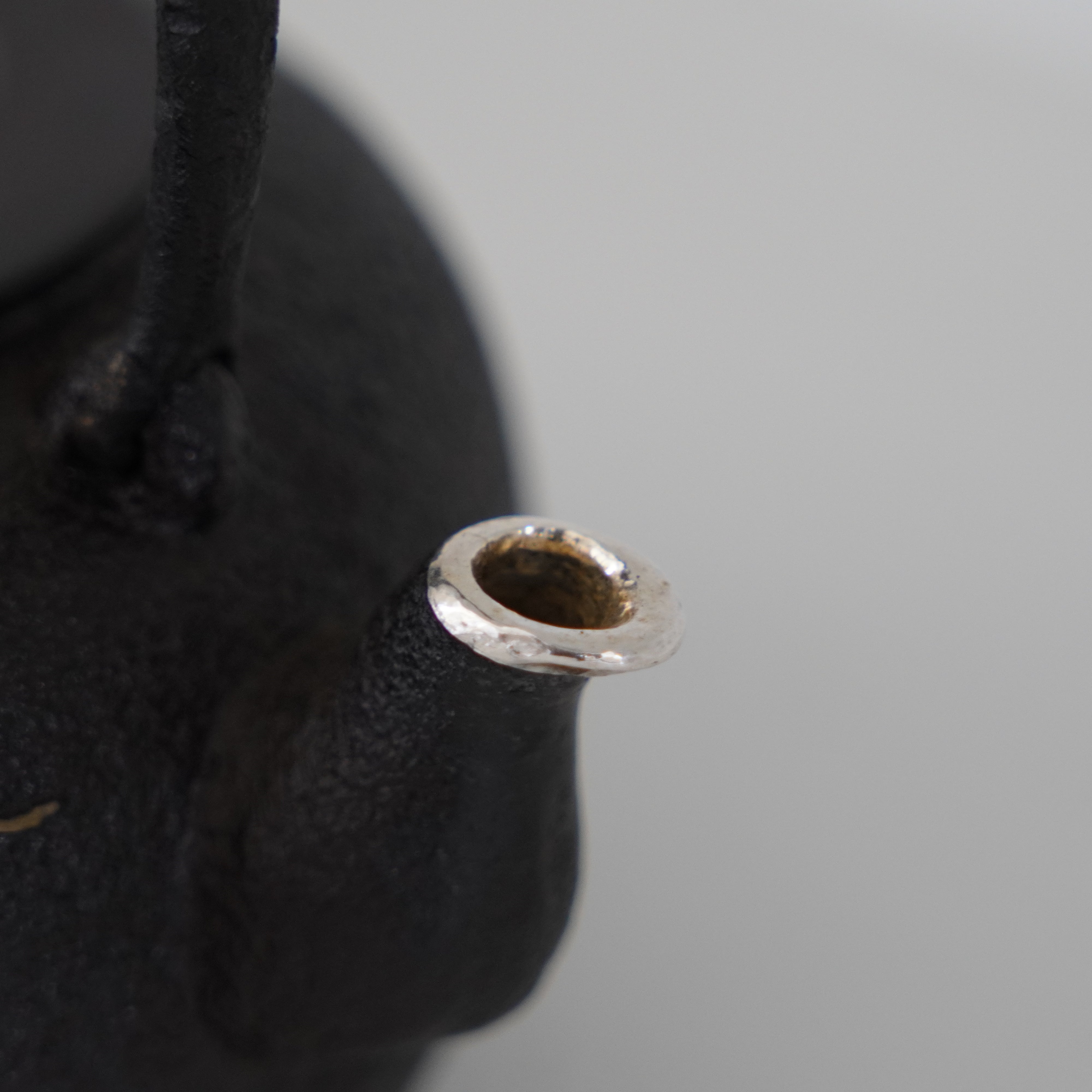 Iron Kettle / Nightingale / Flat Round Shape