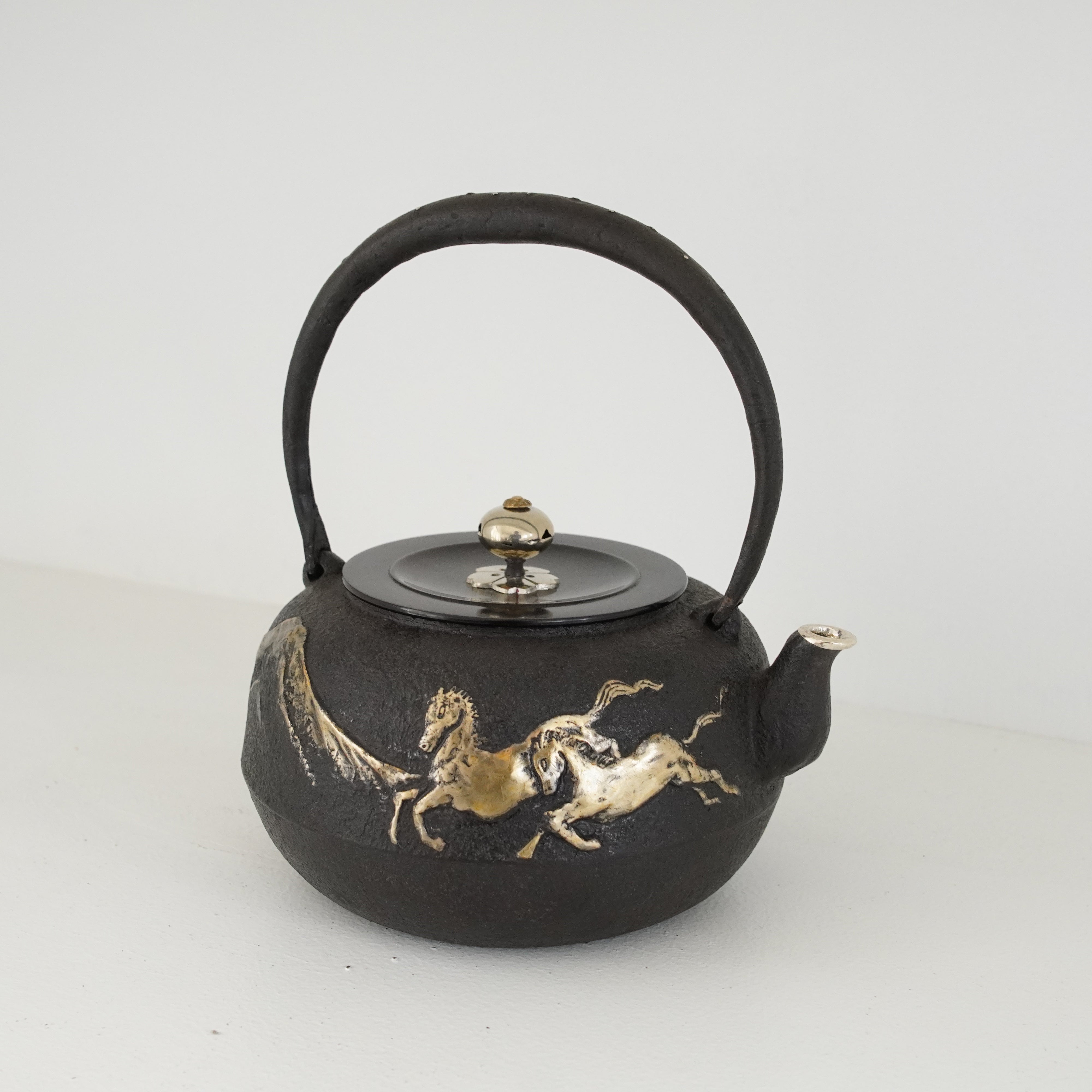 Fer de fer / mt.fuji et cheval / forme ronde plate