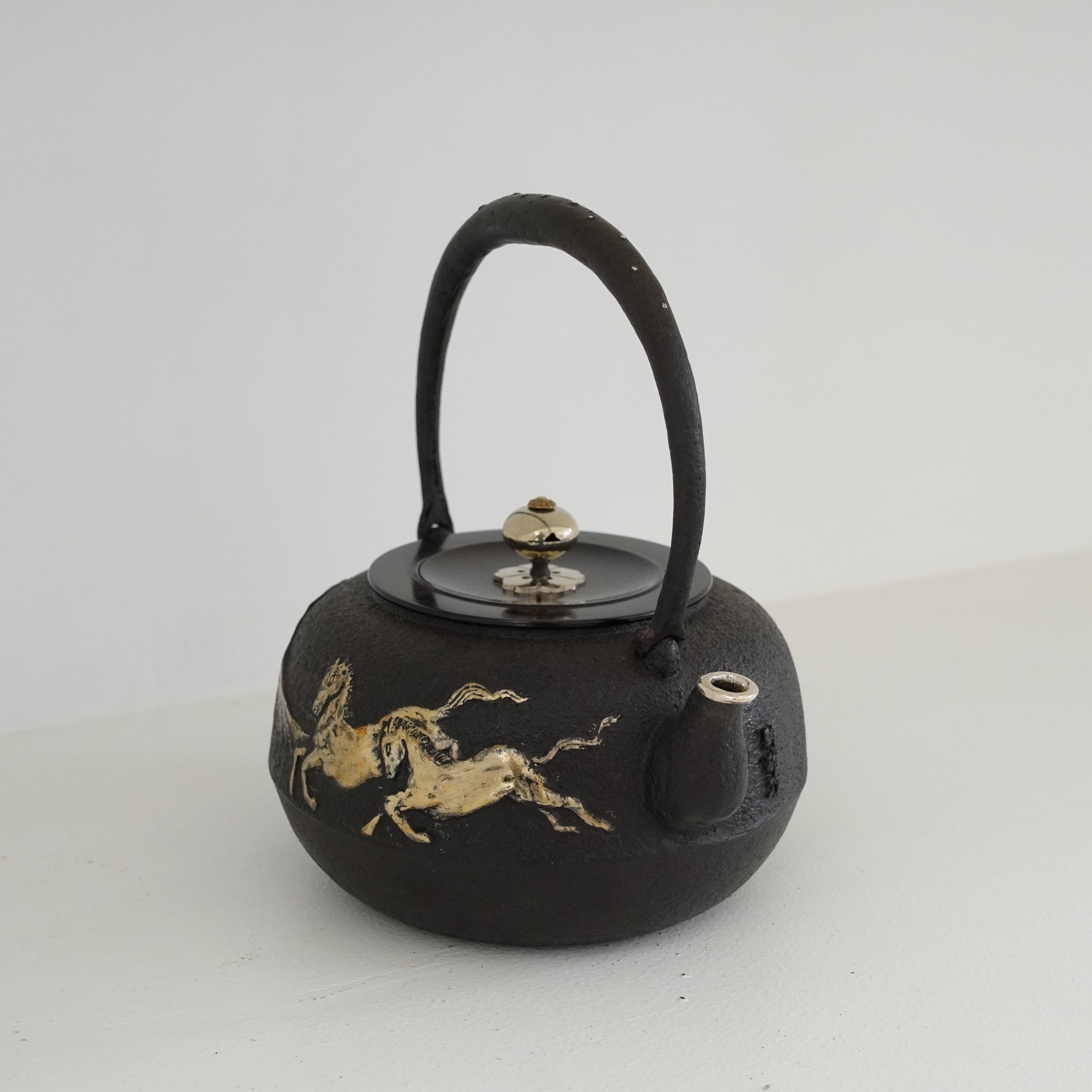 Fer de fer / mt.fuji et cheval / forme ronde plate