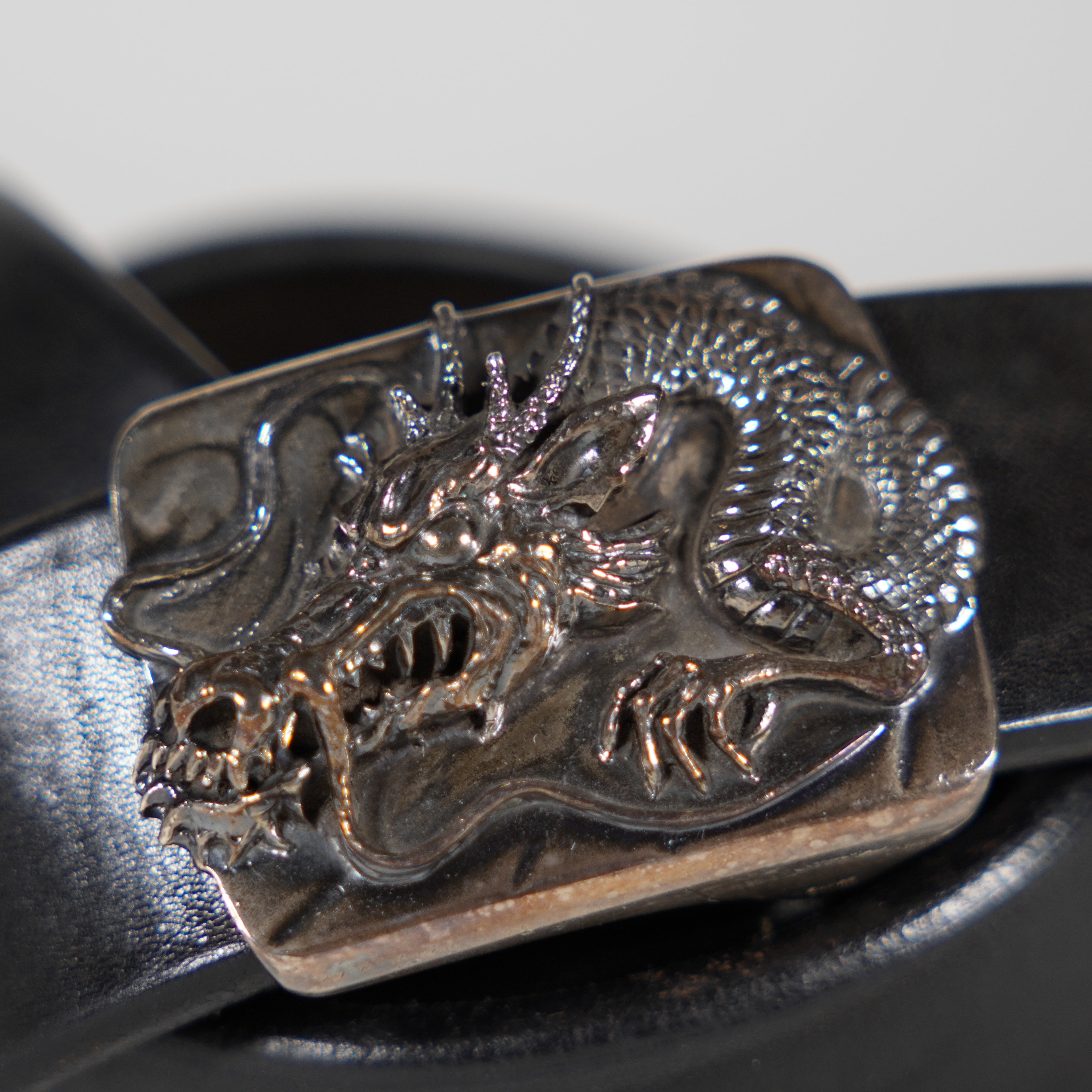 Silberschnalle / Drache