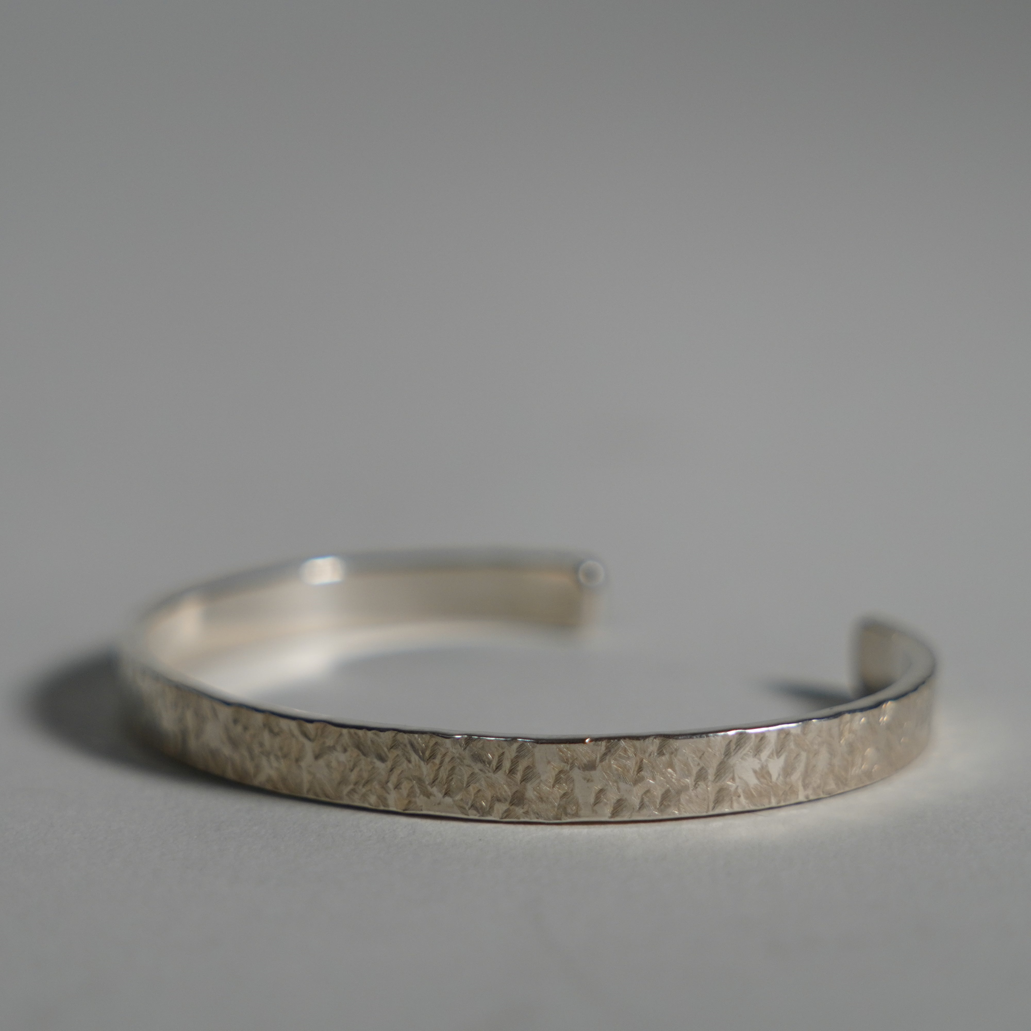 Silver Bangle / nebbia