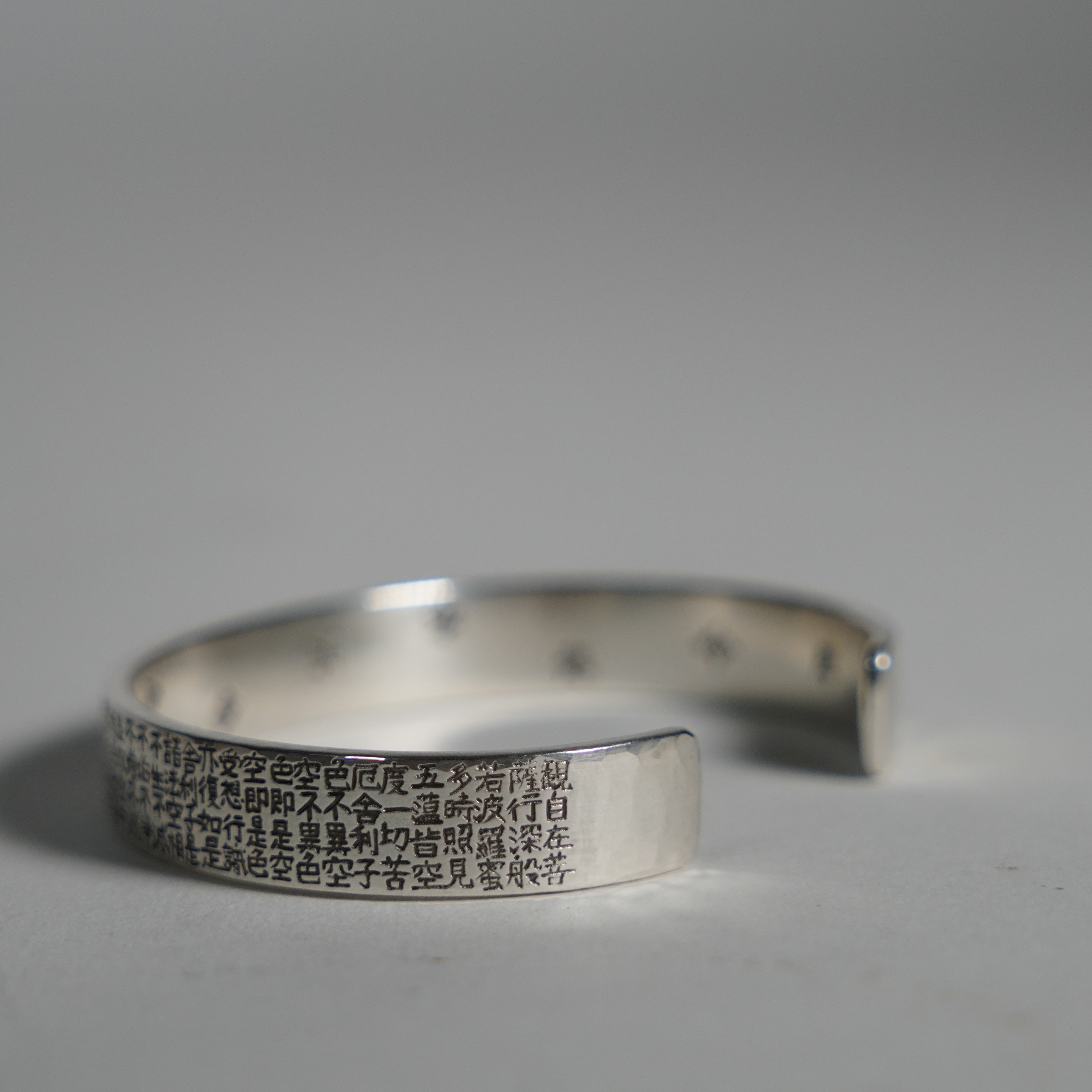 Silver Armreifen / Hannya Sutra (außerhalb)