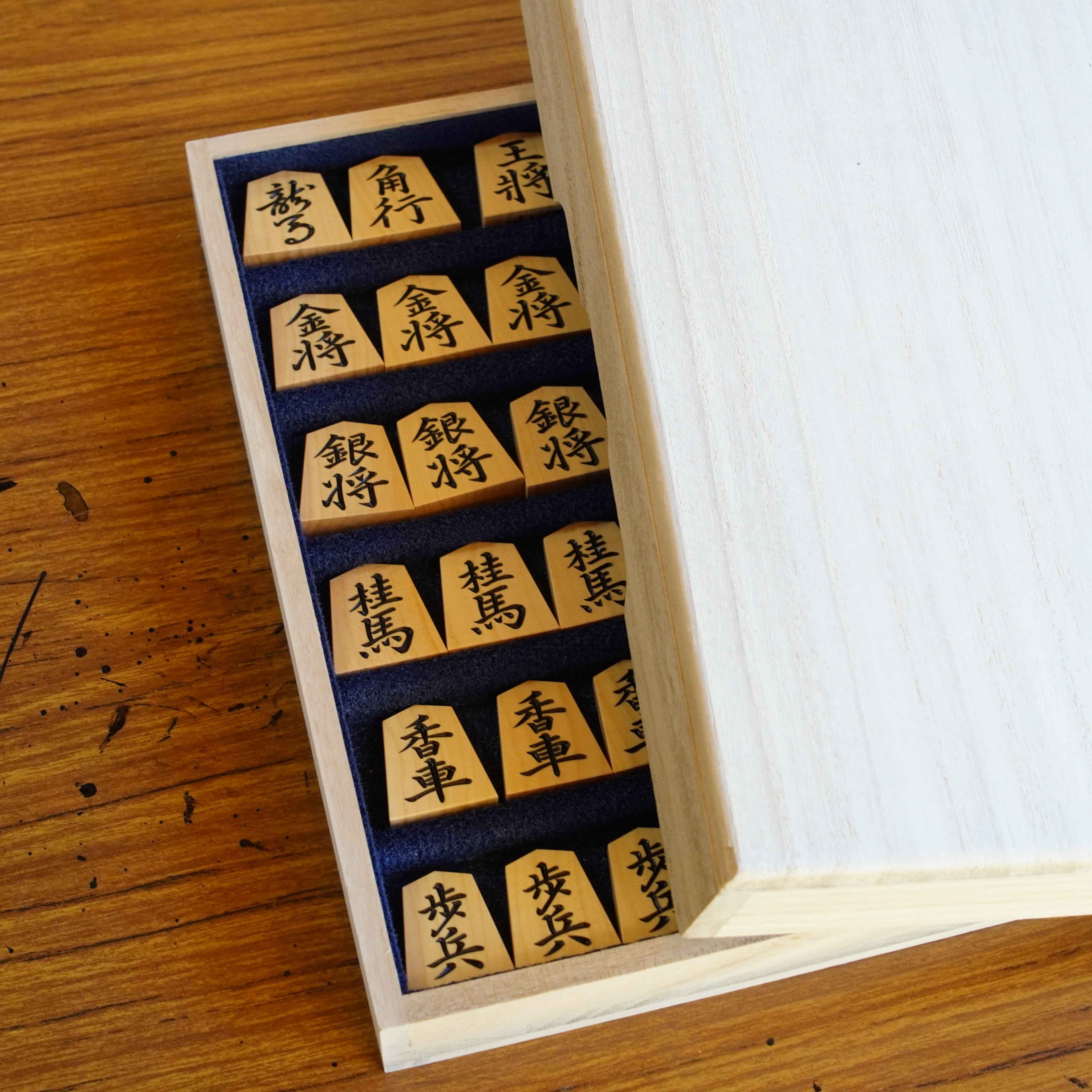 Handgeschnitzte Shogi-Stücke / Mikurajima-Tsuge