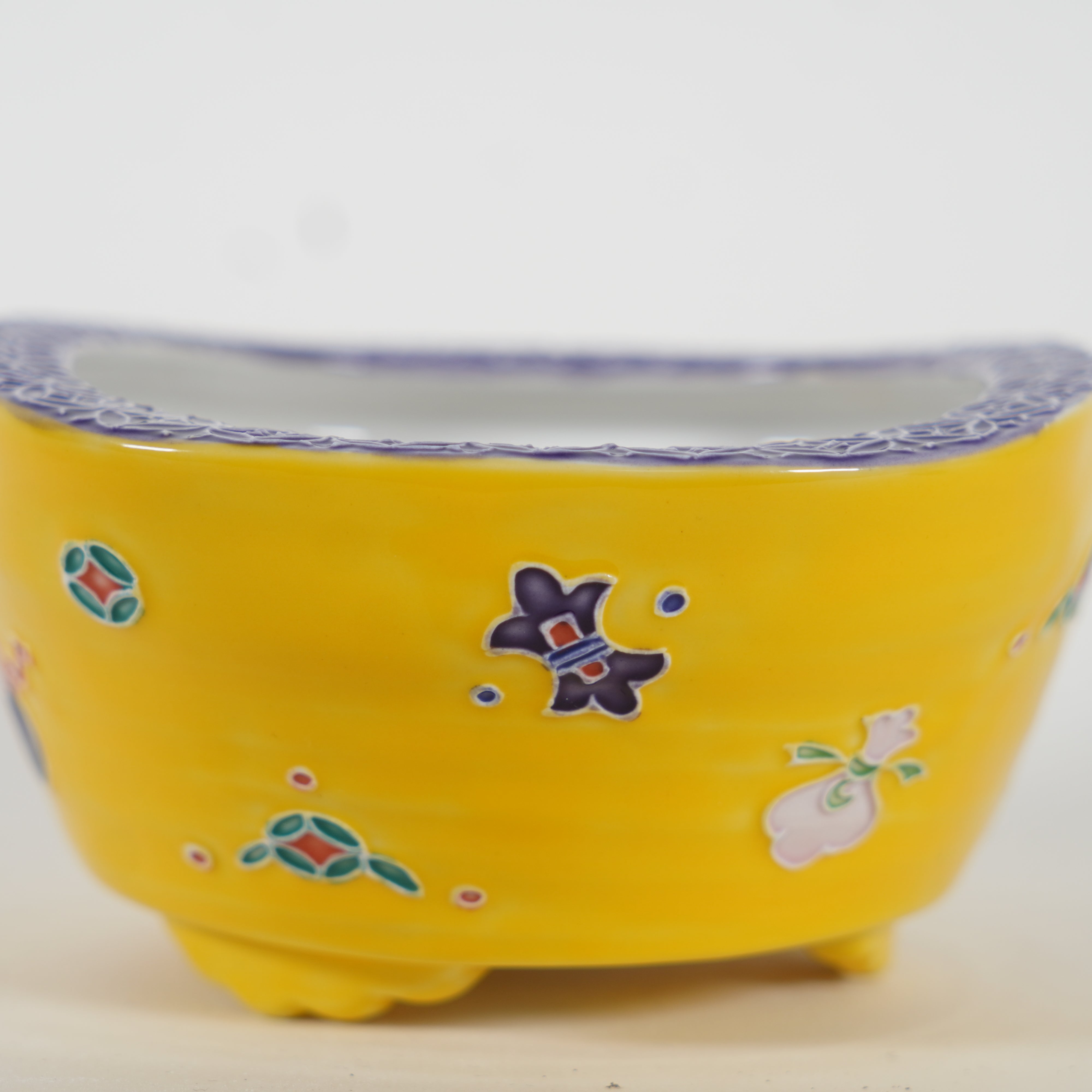 Bonsai -Topf mit Cloisonne -Emaille -Dekoration