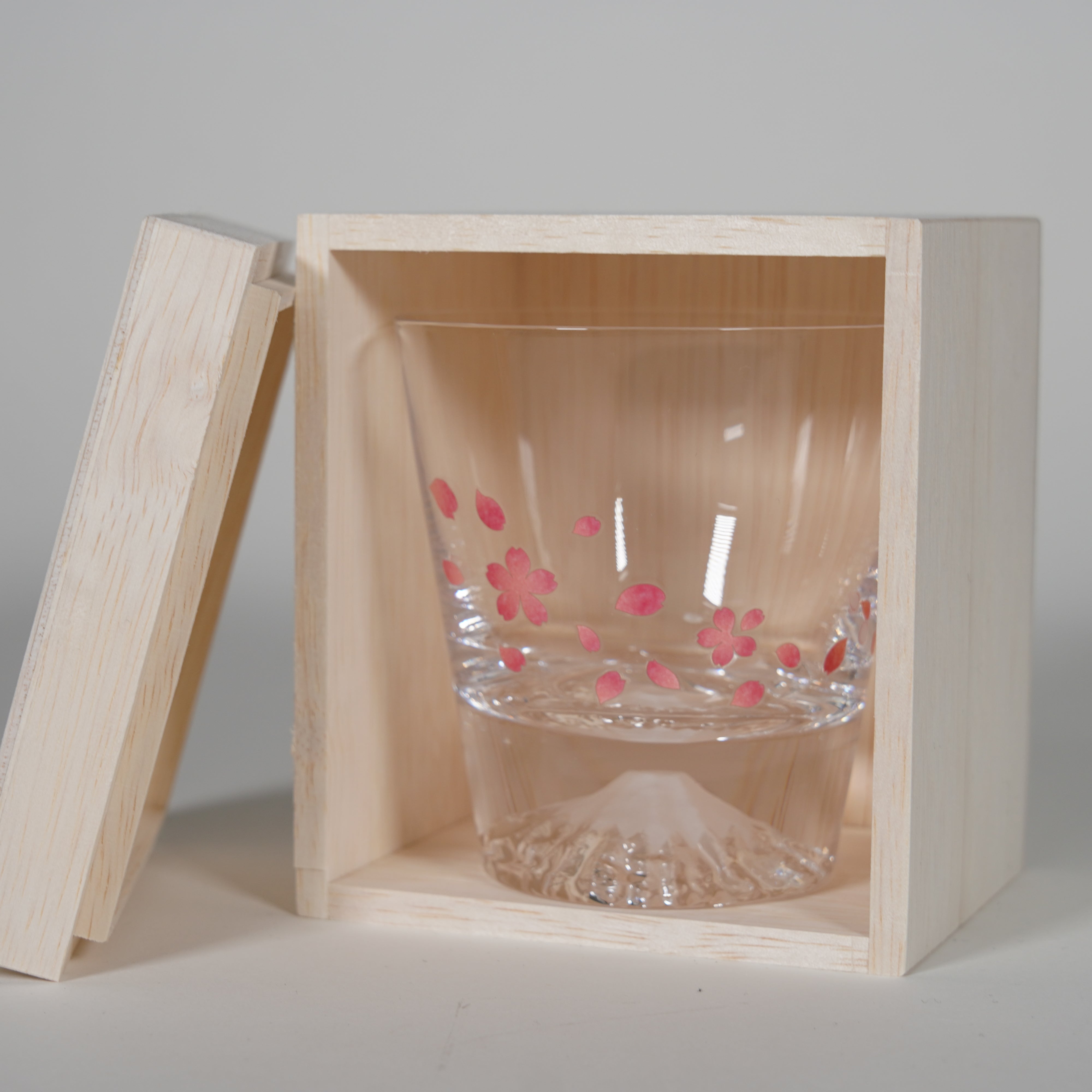 Whiskey Glass / Mt. Fuji Edo Glass / Temperature-Changing Sakura