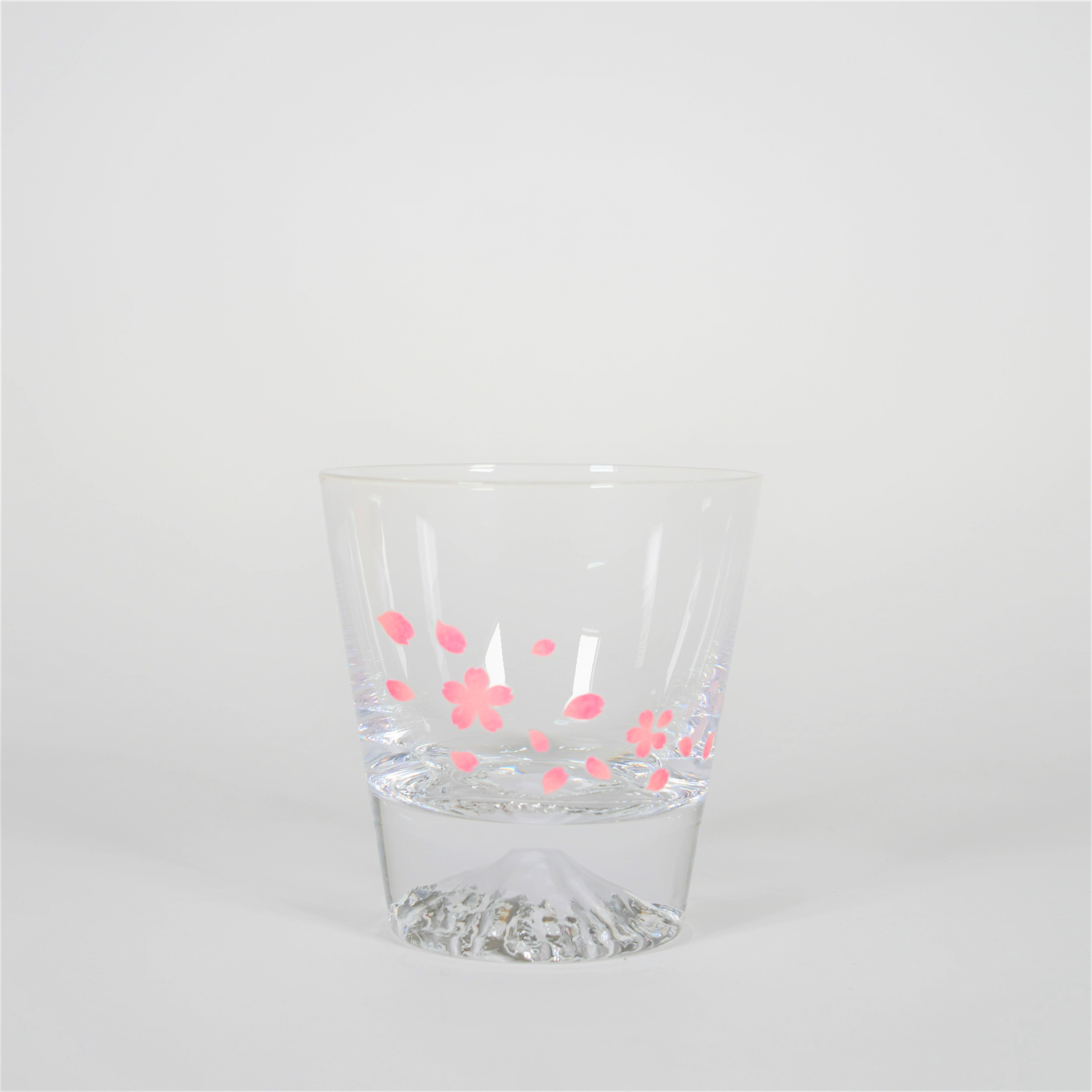 Blossom de cerise froide avec le verre Fuji / Rocks Verre