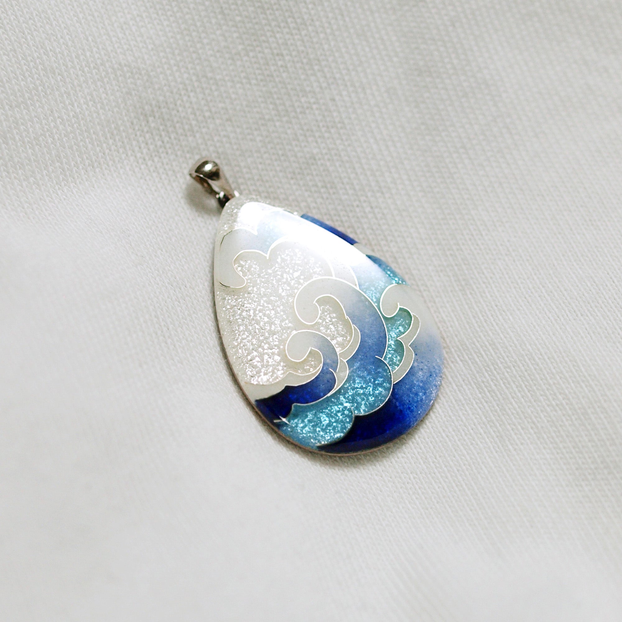 Superfine Pendant / vague