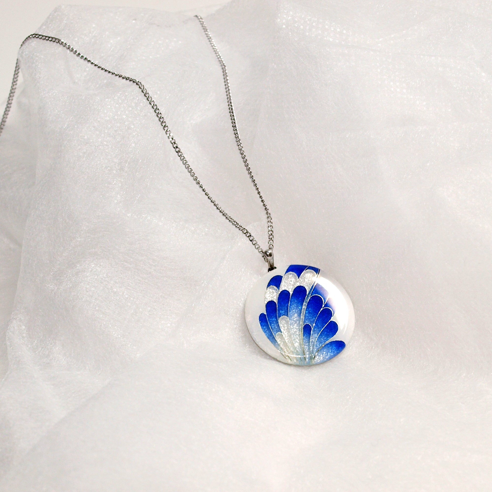 Superfine Pendant / Hirondetail Butterfly / Navy Blue Transparent